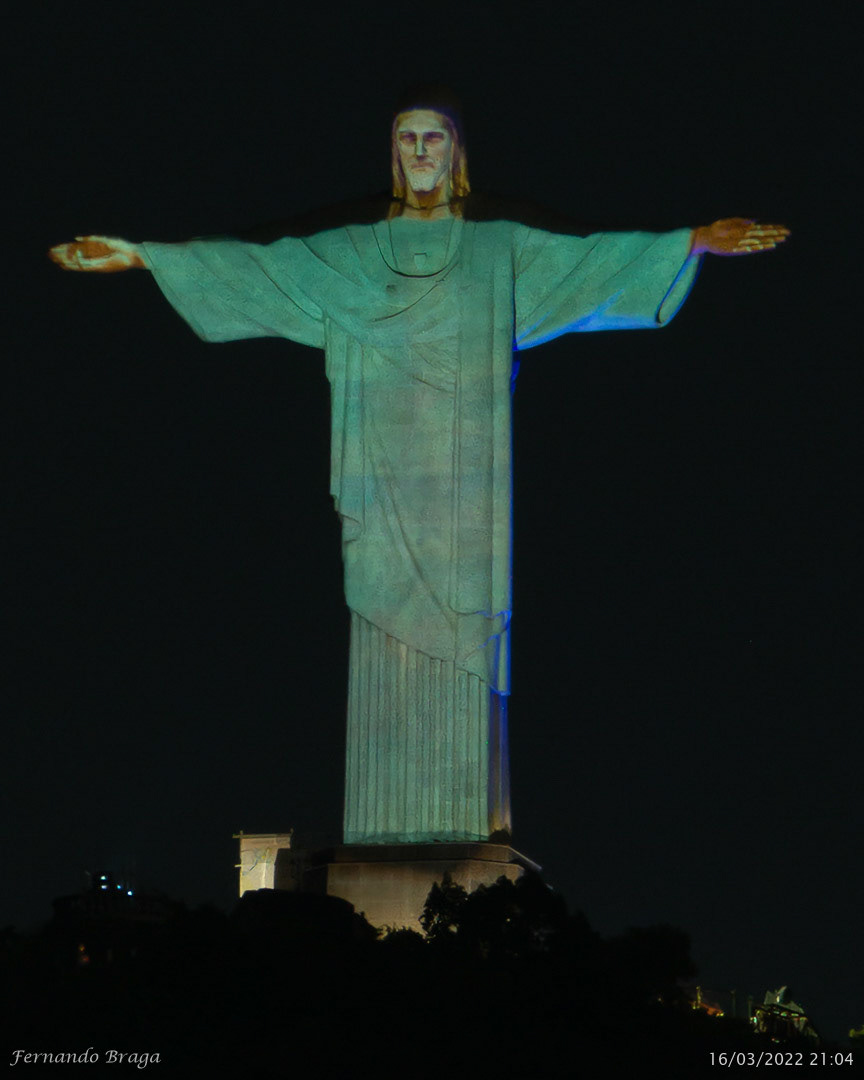 Cristo Redentor lembrando do Dia Mundial do Sono celebrado em 18 de Março.