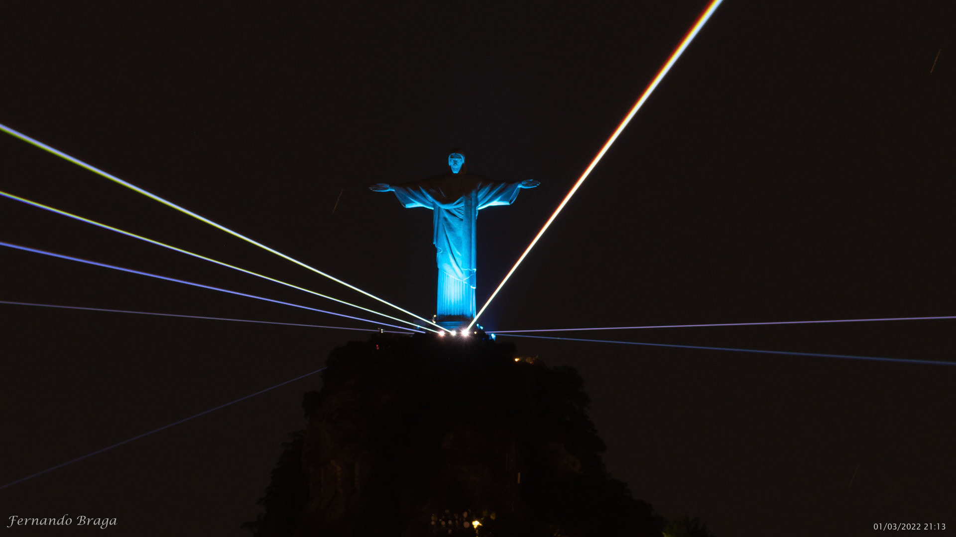 Projeções no Cristo Redentor em homenagem aos 457 anos da Cidade Maravilhosa. Campanha da Bradesco Seguros.