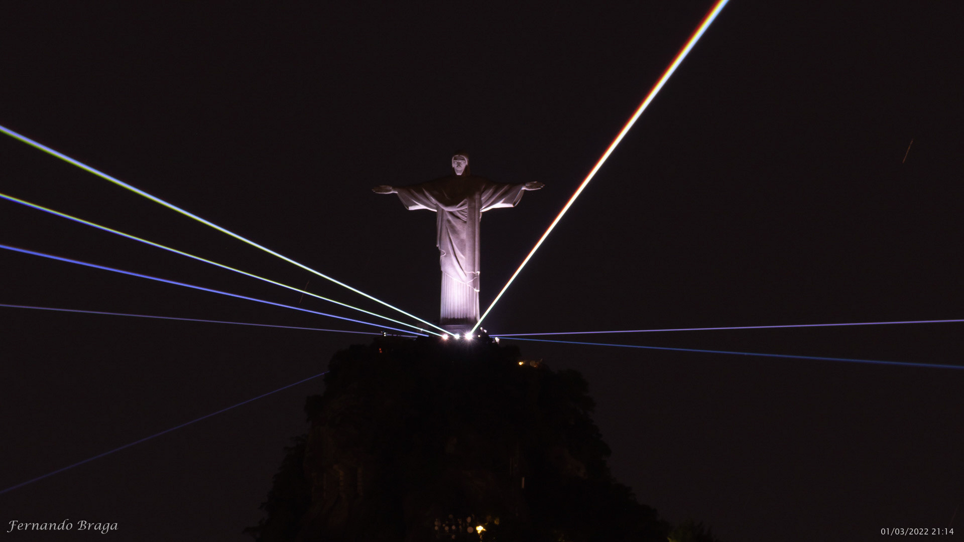 Projeções no Cristo Redentor em homenagem aos 457 anos da Cidade Maravilhosa. Campanha da Bradesco Seguros.