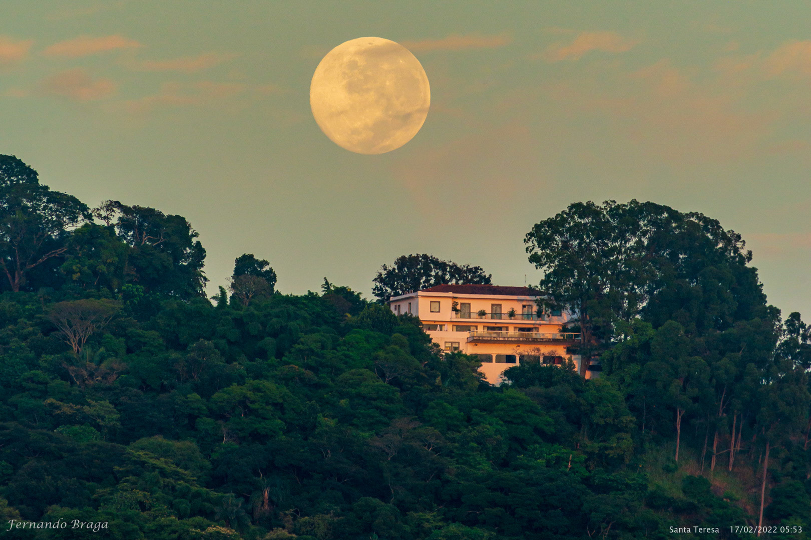 Pôr da Lua em Santa Teresa, Rio de Janeiro/RJ