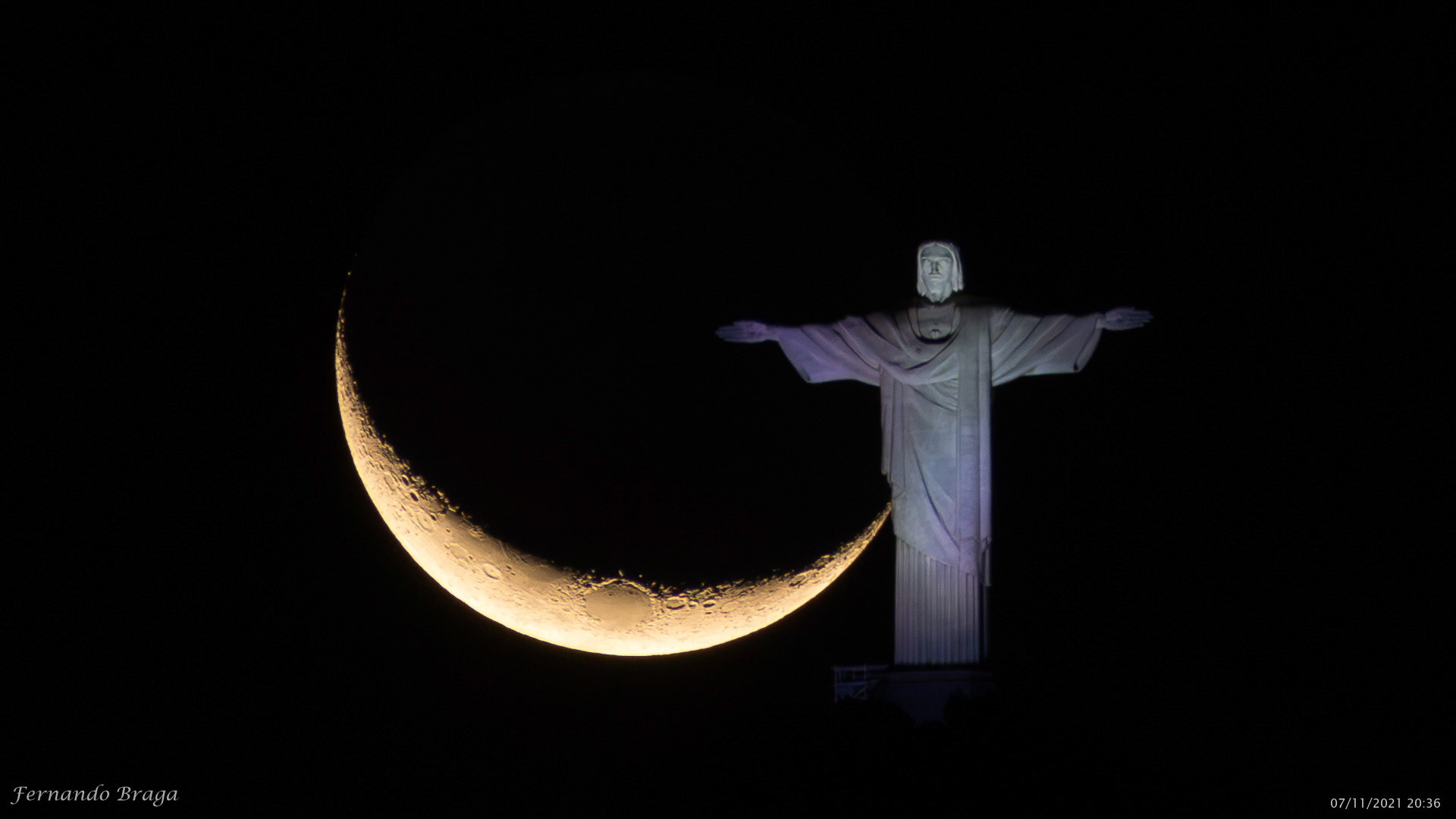 Encontro da Lua Crescente e o Cristo Redentor