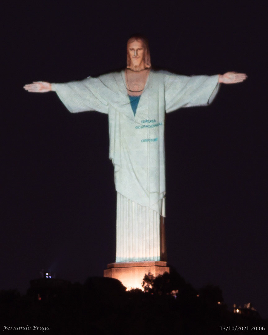 Na noite desta quarta-feira, o Monumento ao Cristo Redentor recebeu uma projeção especial em homenagem aos fisioterapeutas e terapeutas ocupacionais..A ação foi realizada pelo Conselho Regional de Fisioterapia e Terapia Ocupacional em parceria com o Santuário Cristo Redentor.   Fonte: @cristoredentoroficial