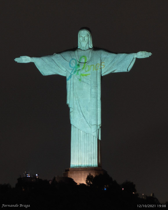 Iluminação na comemoração de 90 anos do Cristo Redentor