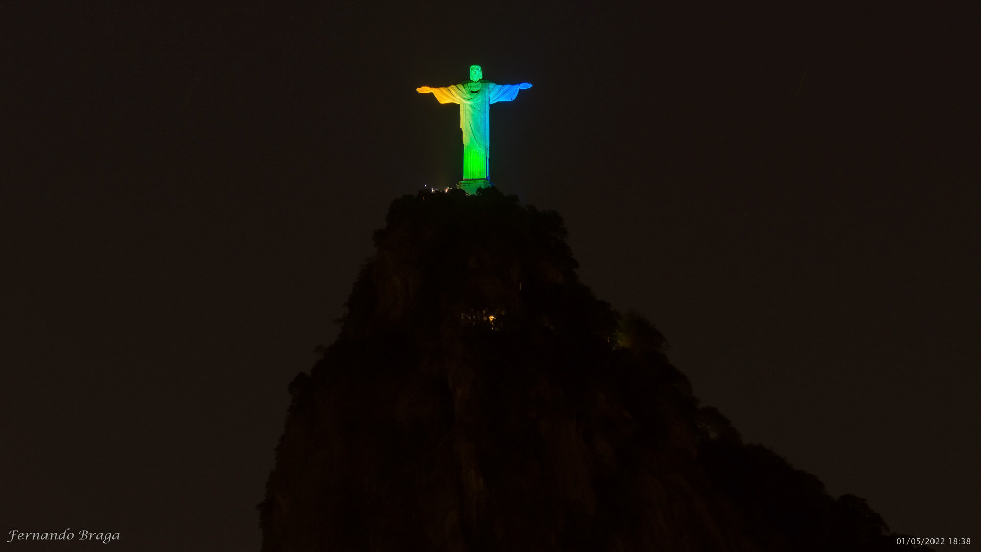 Cristo Redentor homenageando os 28 anos do legado do Ayrton Senna