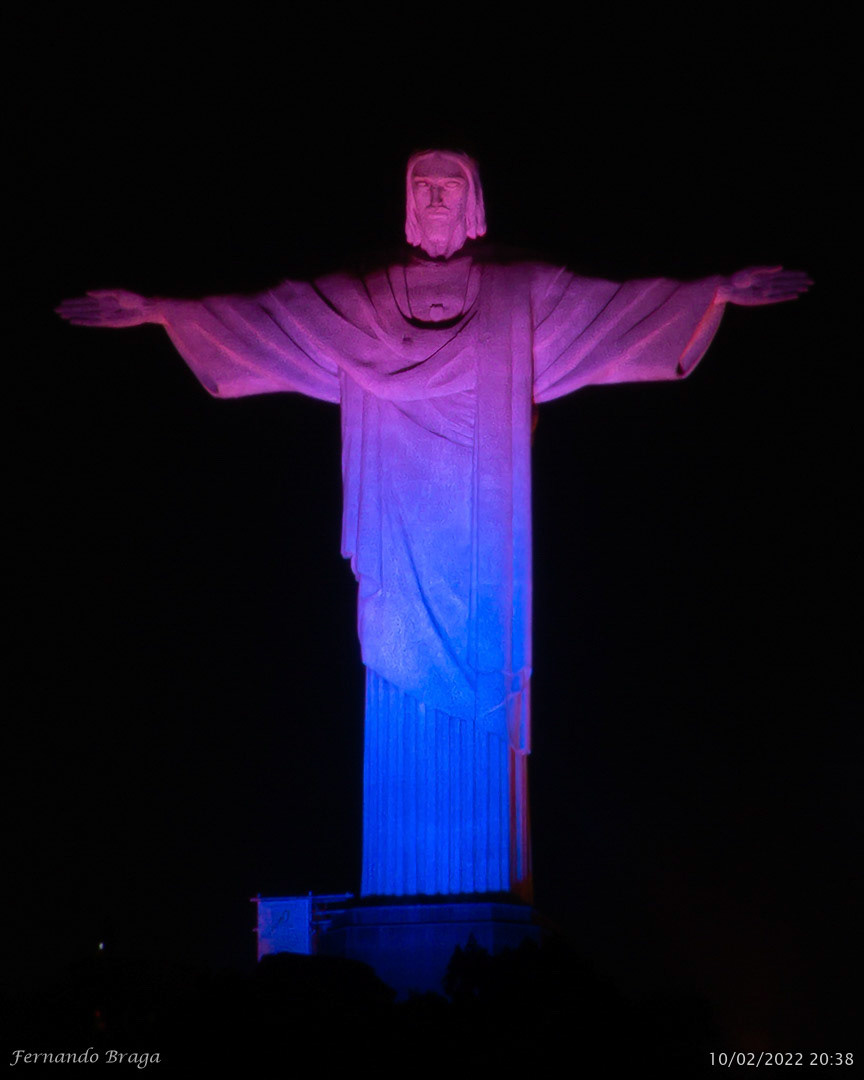 Iluminação especial do Cristo Redentor para celebrar a semana da Internet Segura.