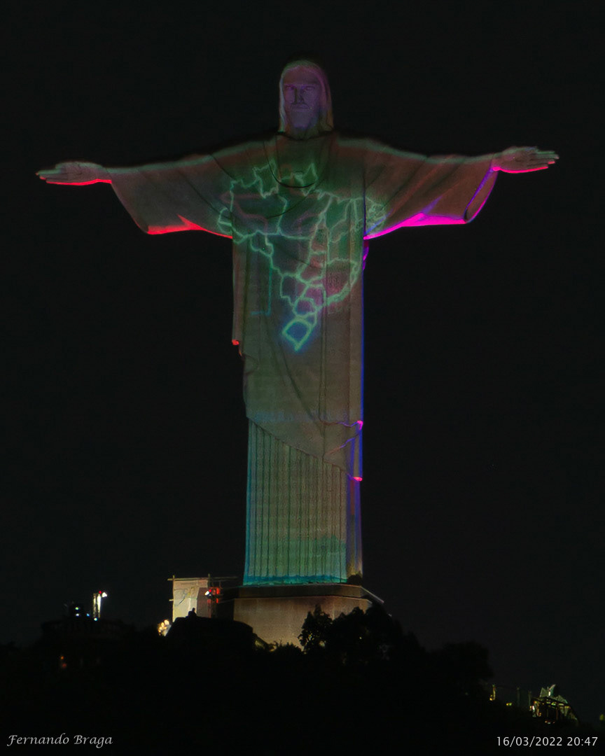 Cristo Redentor lembrando do Dia Mundial do Sono celebrado em 18 de Março.