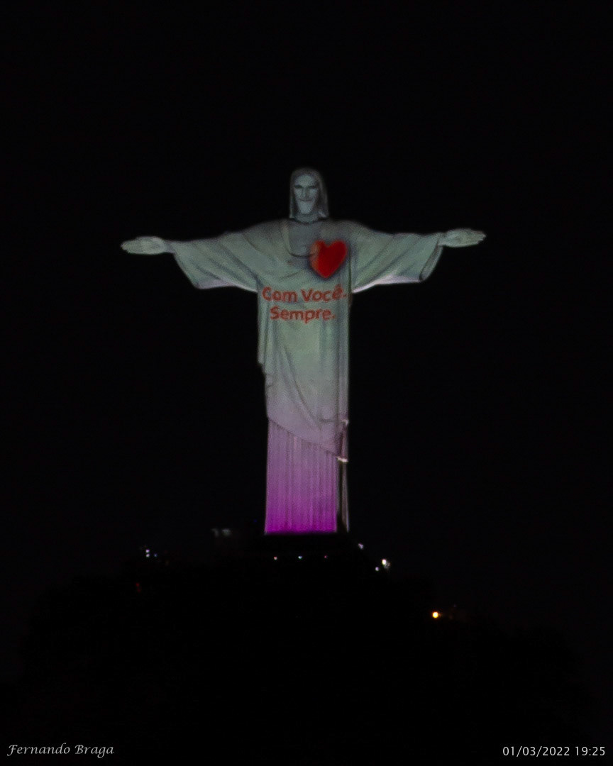 Projeções no Cristo Redentor em homenagem aos 457 anos da Cidade Maravilhosa. Campanha da Bradesco Seguros.