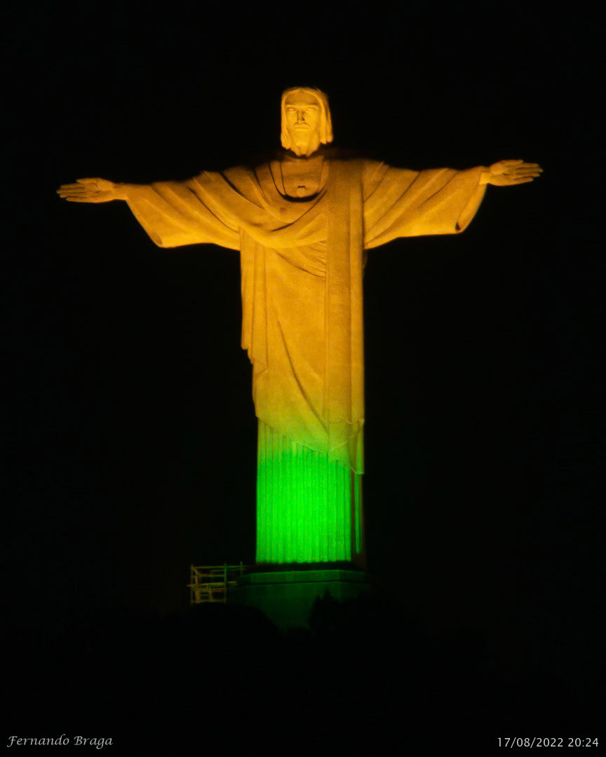 Iluminação especial dos 100 dias que faltam para a Copa do Mundo no Qatar.