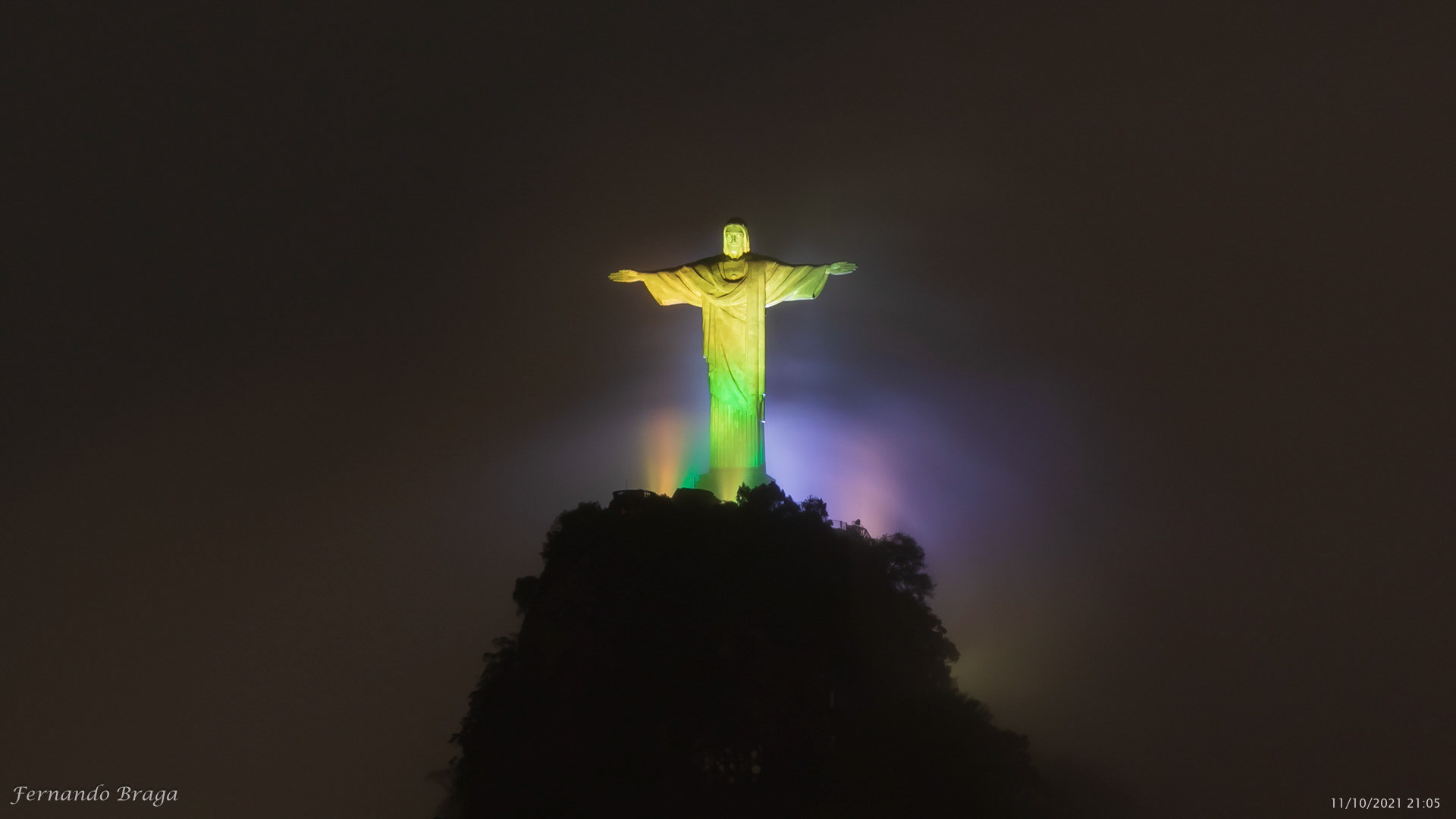 Iluminação especial dos 90 anos do Cristo Redentor comemorado em 12 de Outubro.