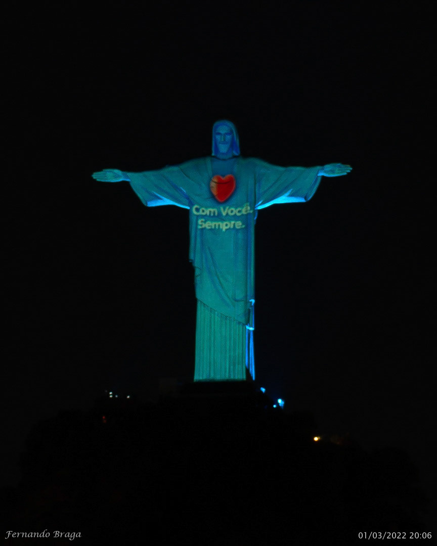 Projeções no Cristo Redentor em homenagem aos 457 anos da Cidade Maravilhosa. Campanha da Bradesco Seguros.