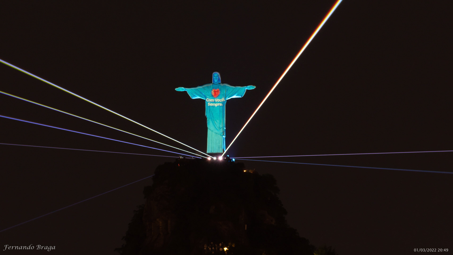 Projeções no Cristo Redentor em homenagem aos 457 anos da Cidade Maravilhosa. Campanha da Bradesco Seguros.