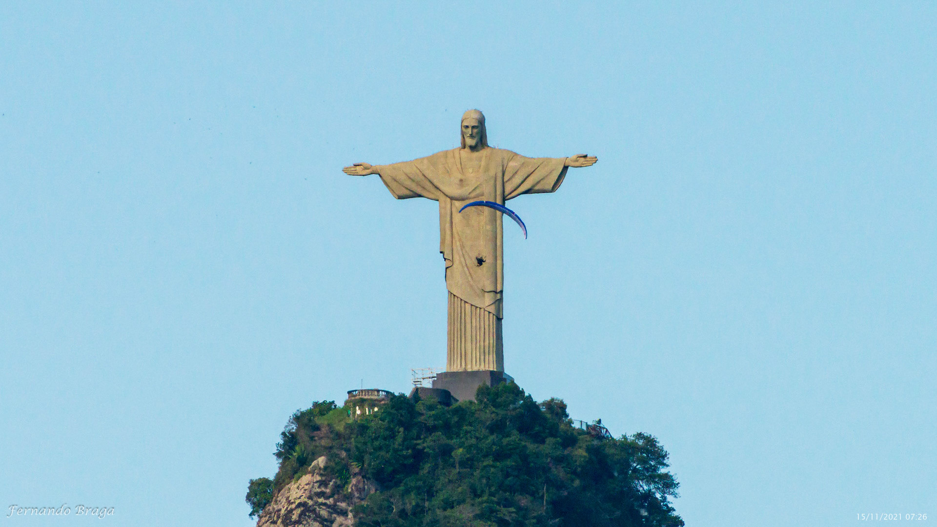 Um voo de paramotor no Cristo Redentor. Piloto: Alexandre Barbosa (@alexlbarbosa)
