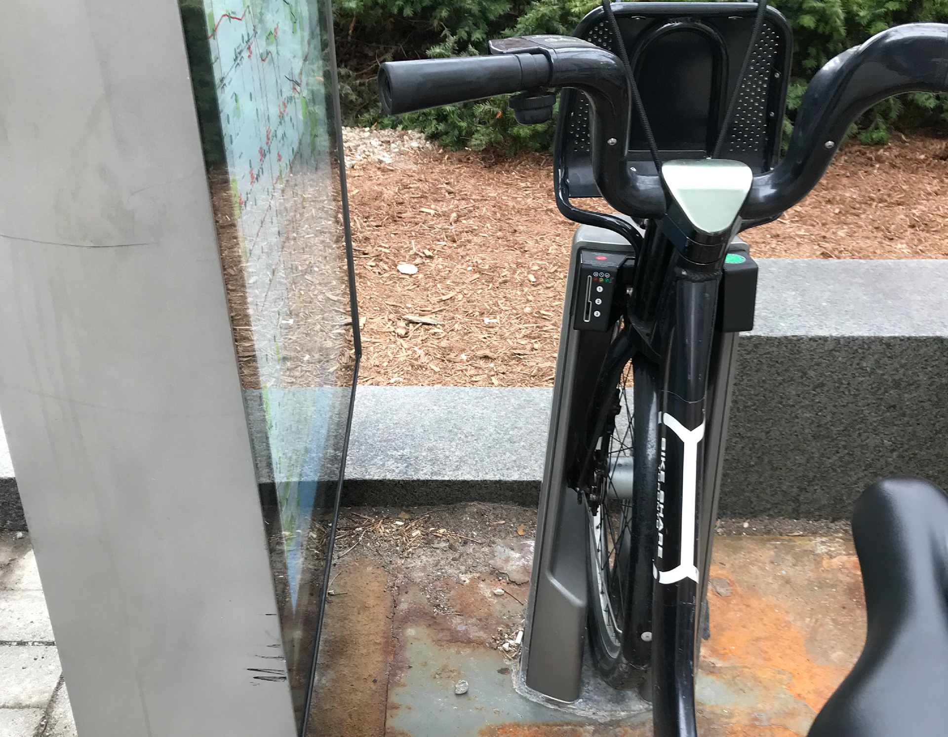 Lack of space between interface and bike