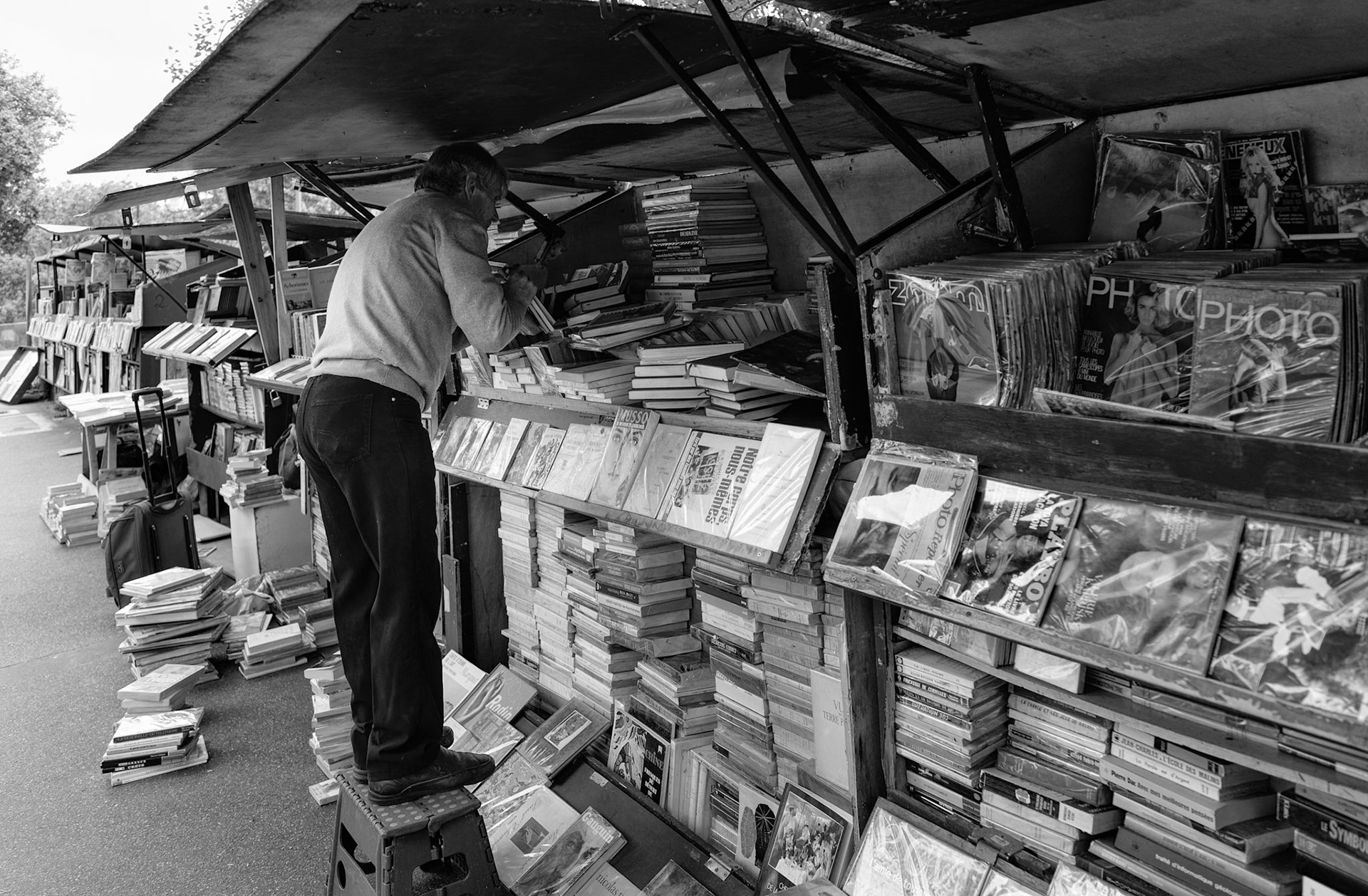 Bouquiniste au travail