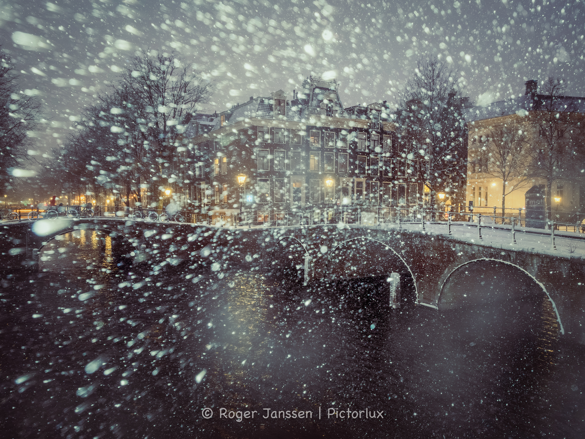 Leidsegracht in Amsterdam during a snow blizzard.