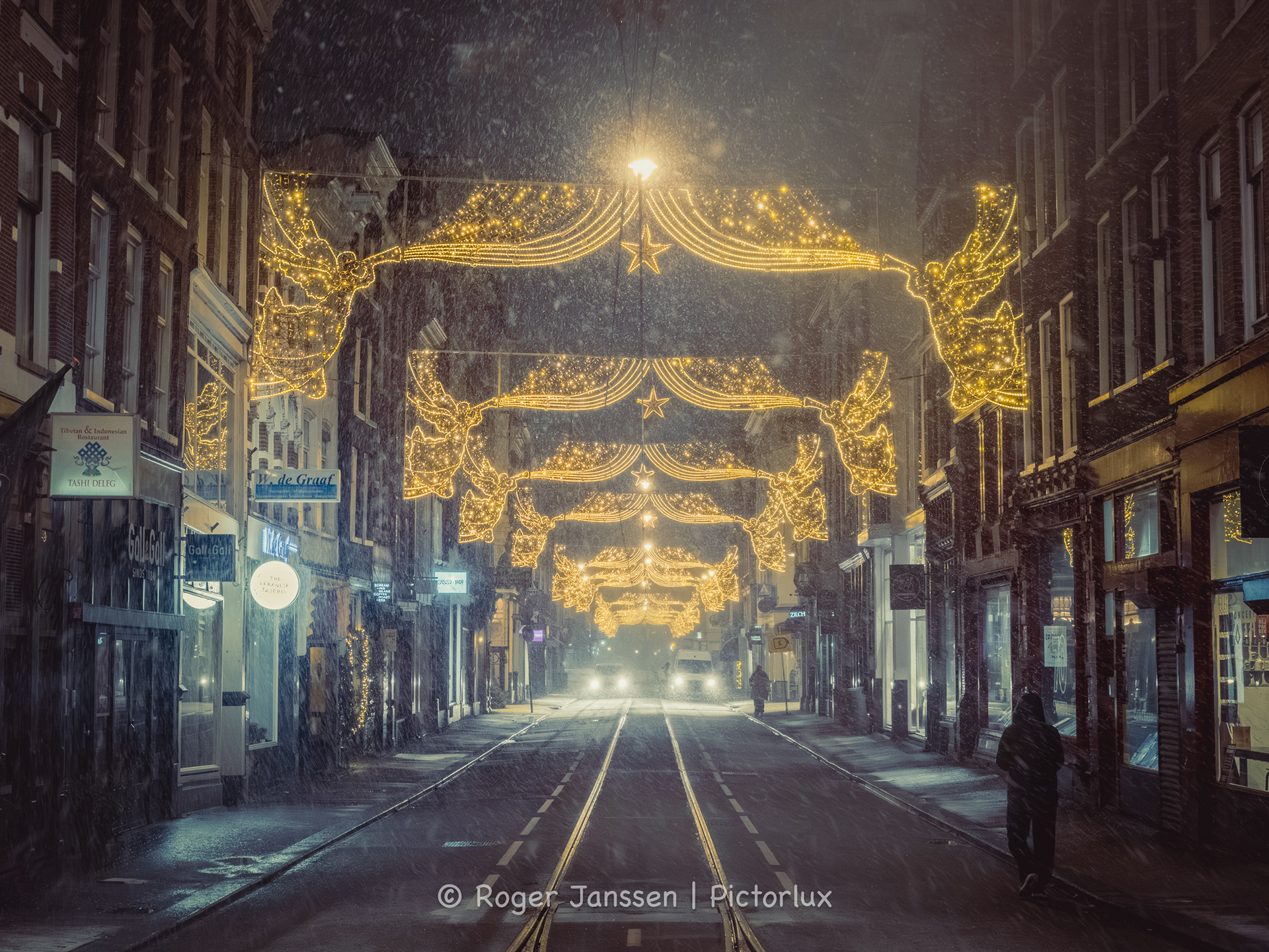 A bit of early traffic on the Utrechtsestraat during a blizzard in Amsterdam.