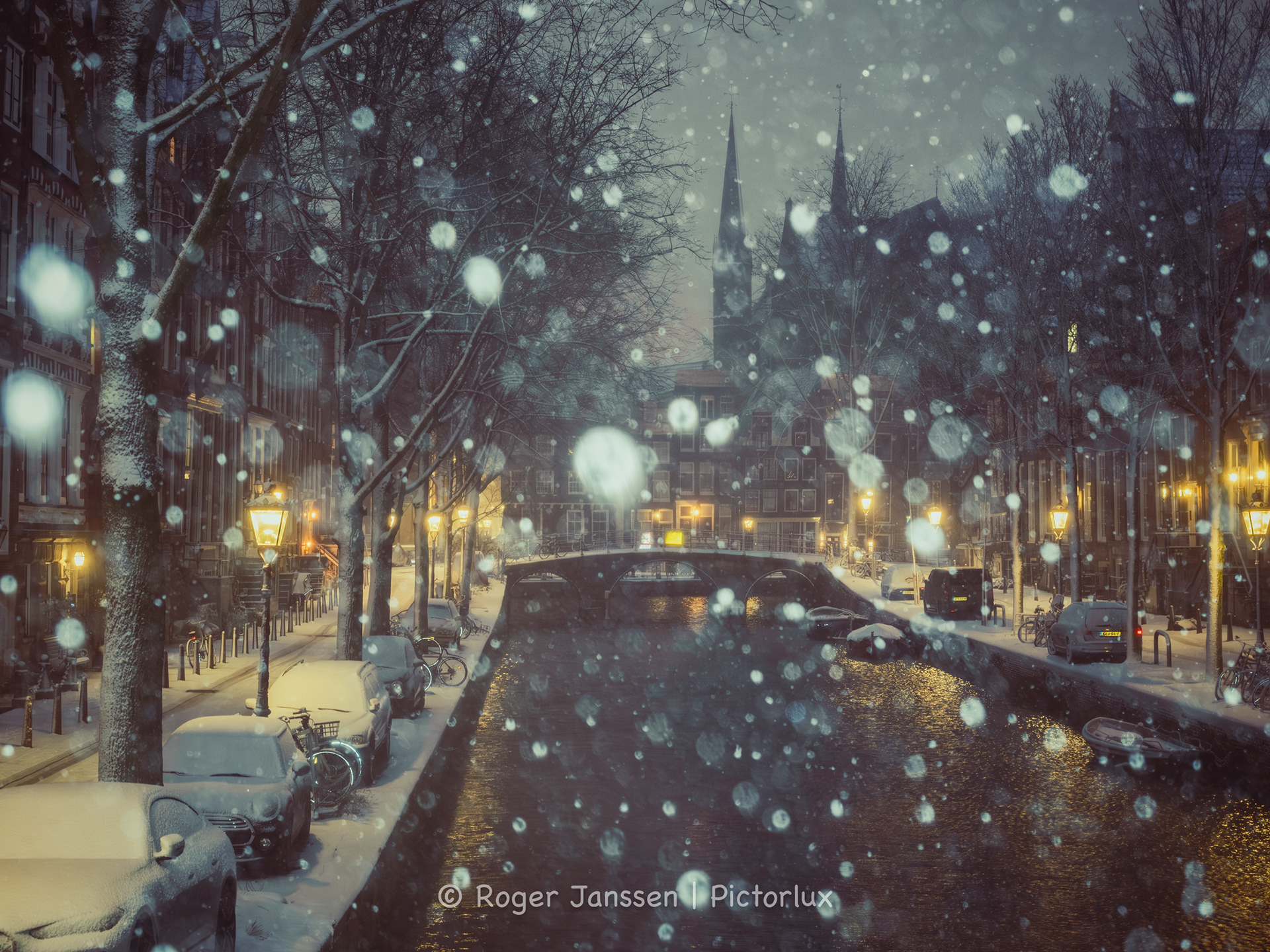 Leidsegracht in Amsterdam during a snow blizzard.