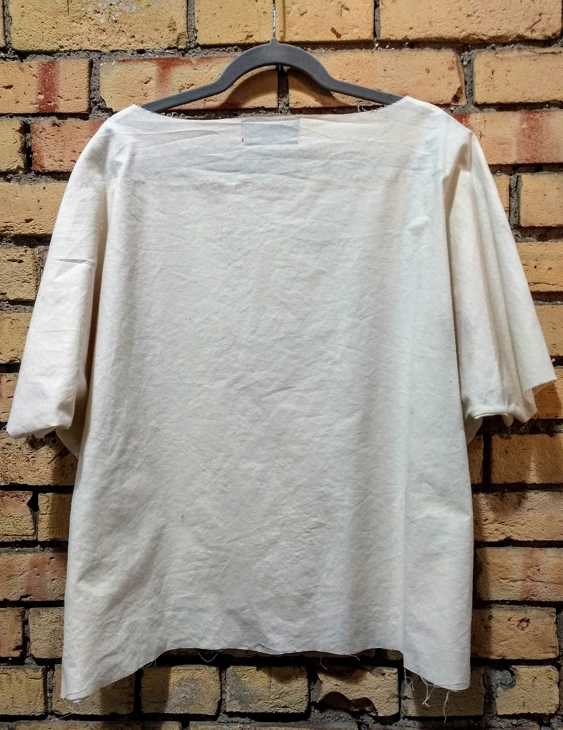 Plain back of tunic with pockets