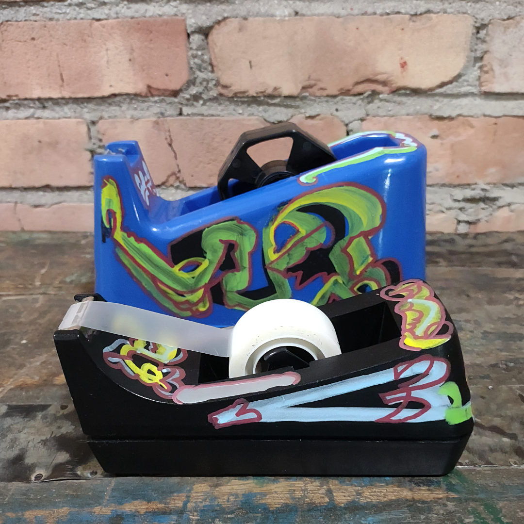 Desktop Collection tape dispensers with Signature Style embellishments