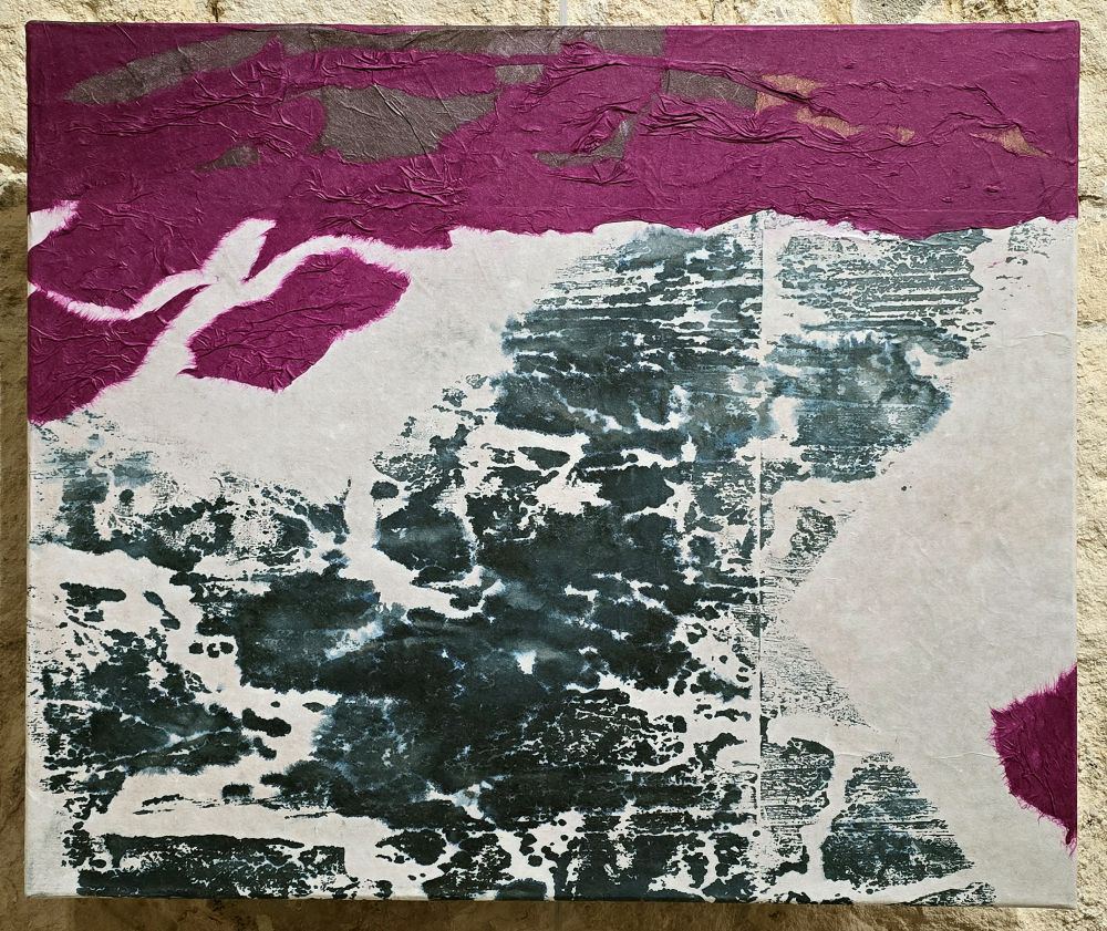 À l'état brut #03, 2024, acrylique et collage de papier coréen sur toile, 46 x 55 cm
