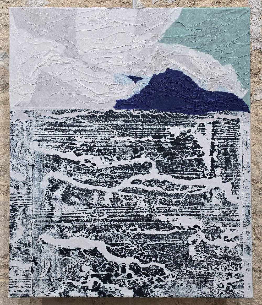 À l'état brut #02, 2024, acrylique et collage de papier coréen sur toile, 55 x 46 cm