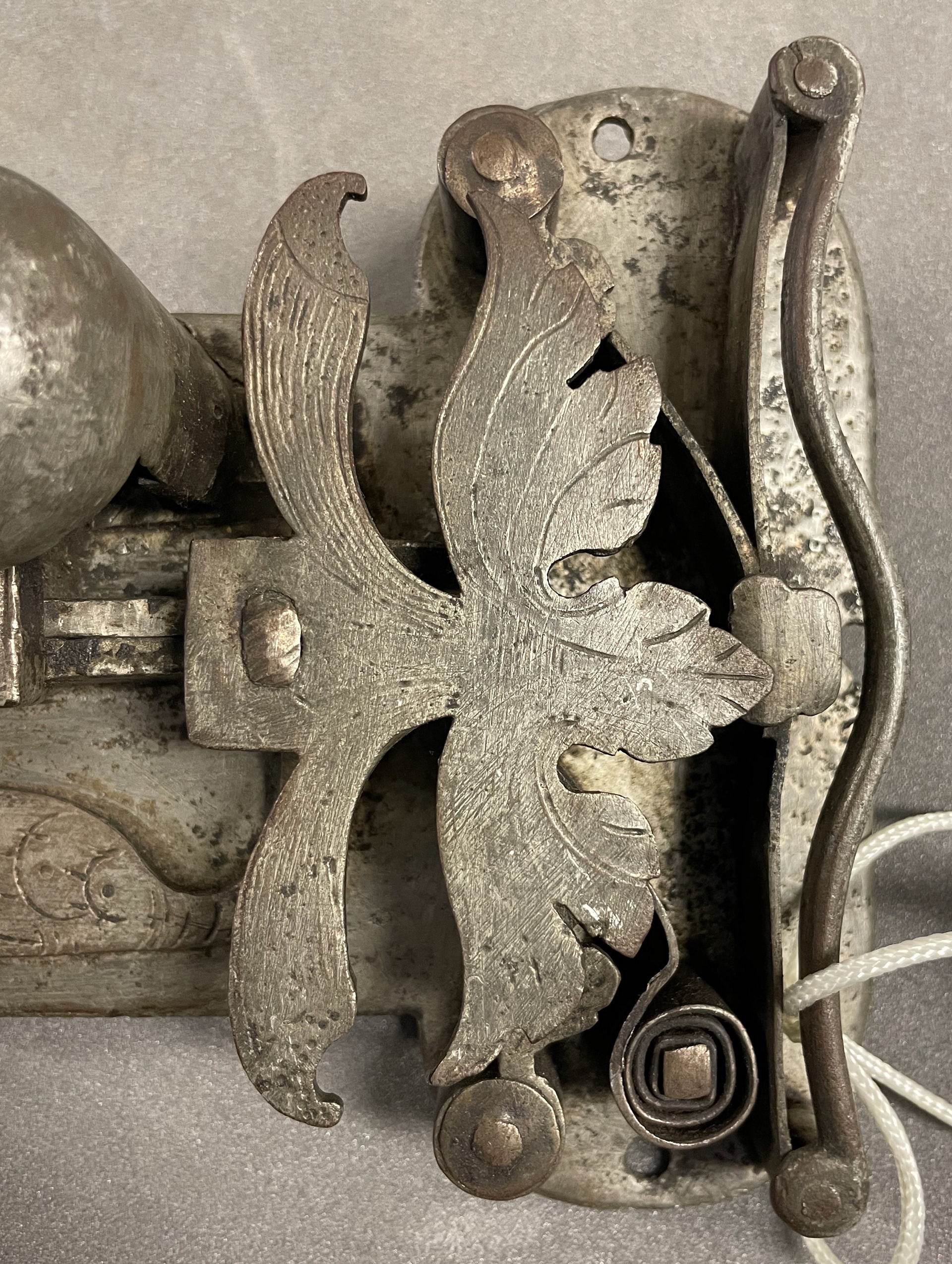Iron hinge