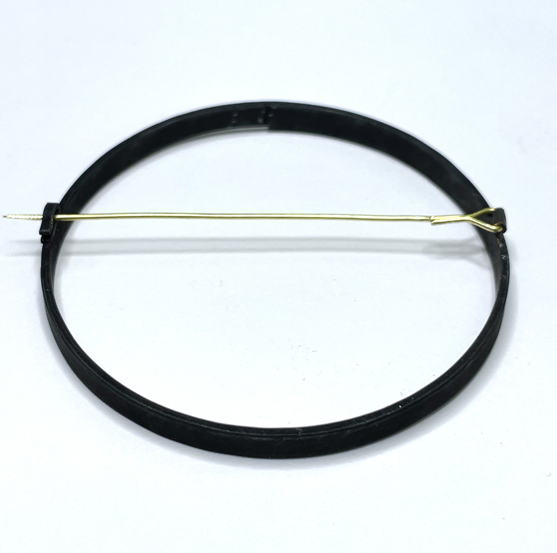 Brooch pine