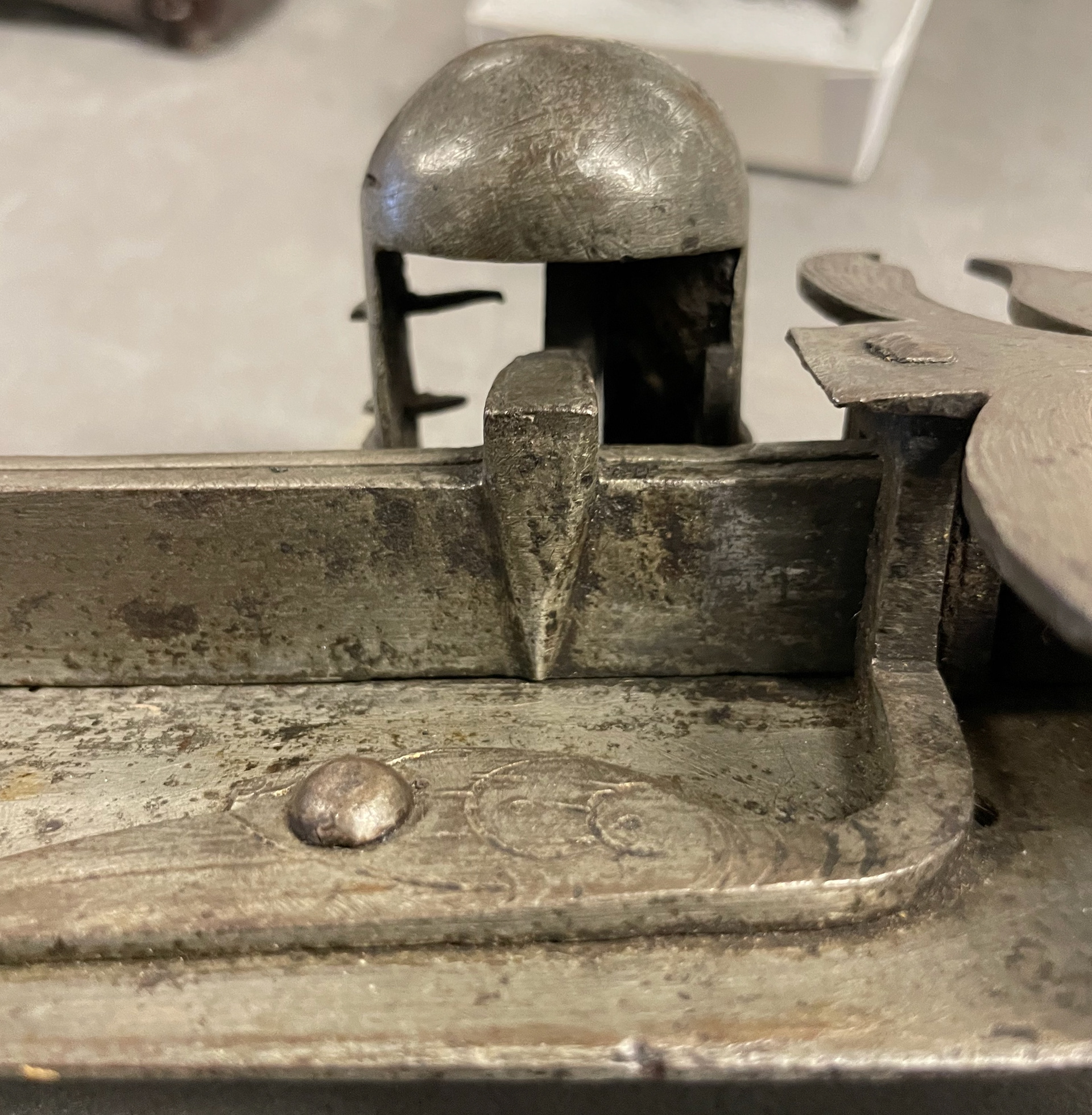 Iron hinge