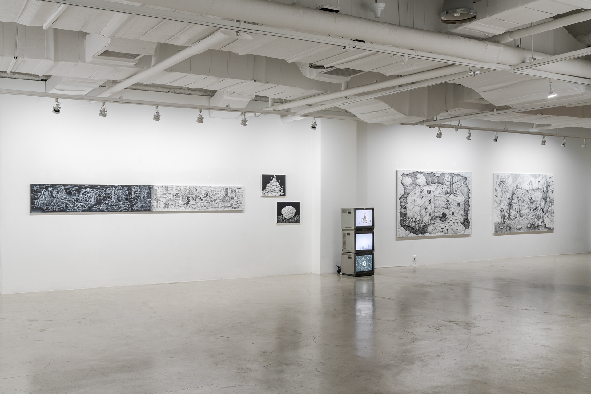 <소문과 빌런의 밤> 전시전경, 우민아트센터