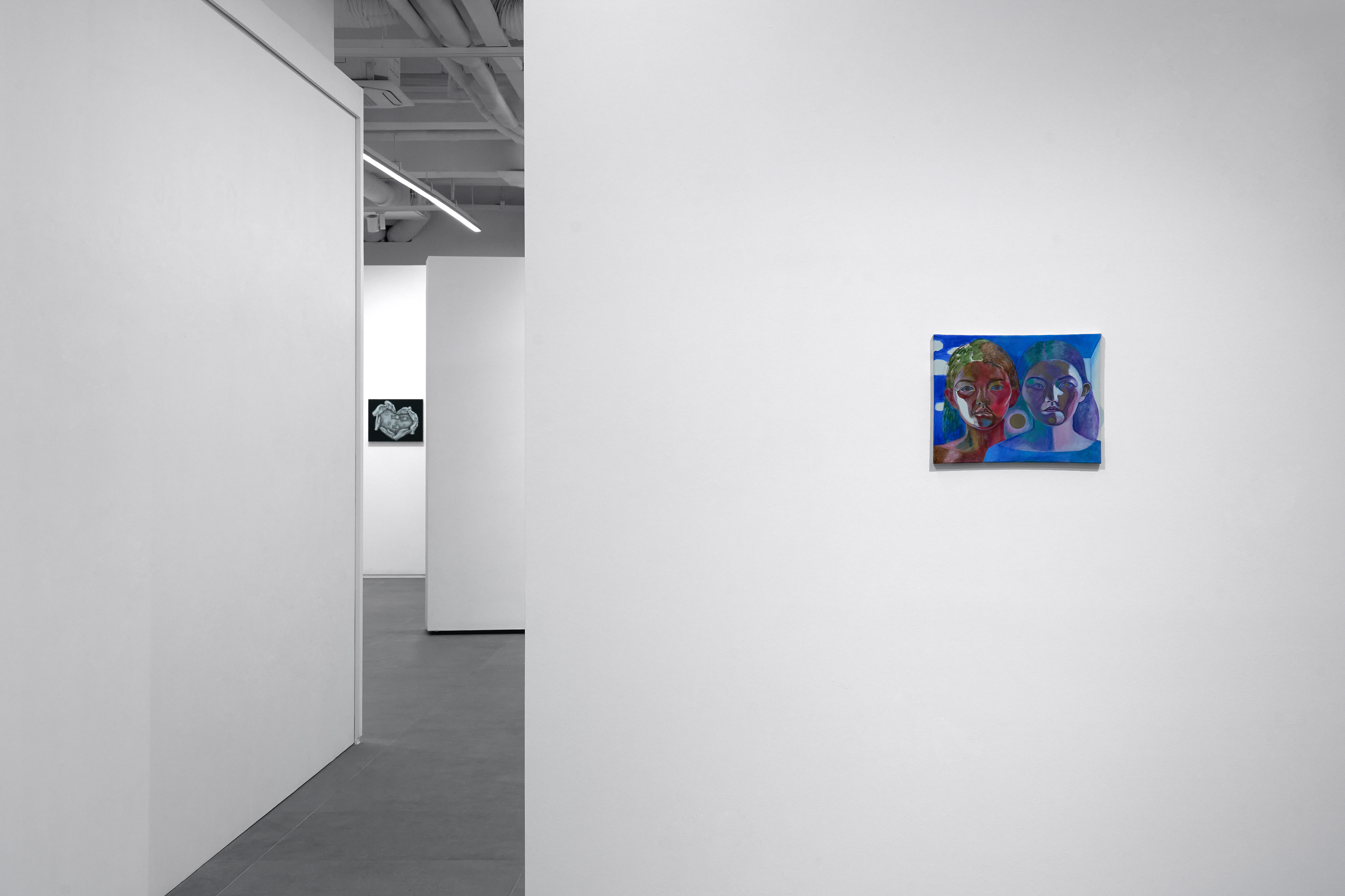 <뒤처진 새> 전시전경, 원앤제이갤러리