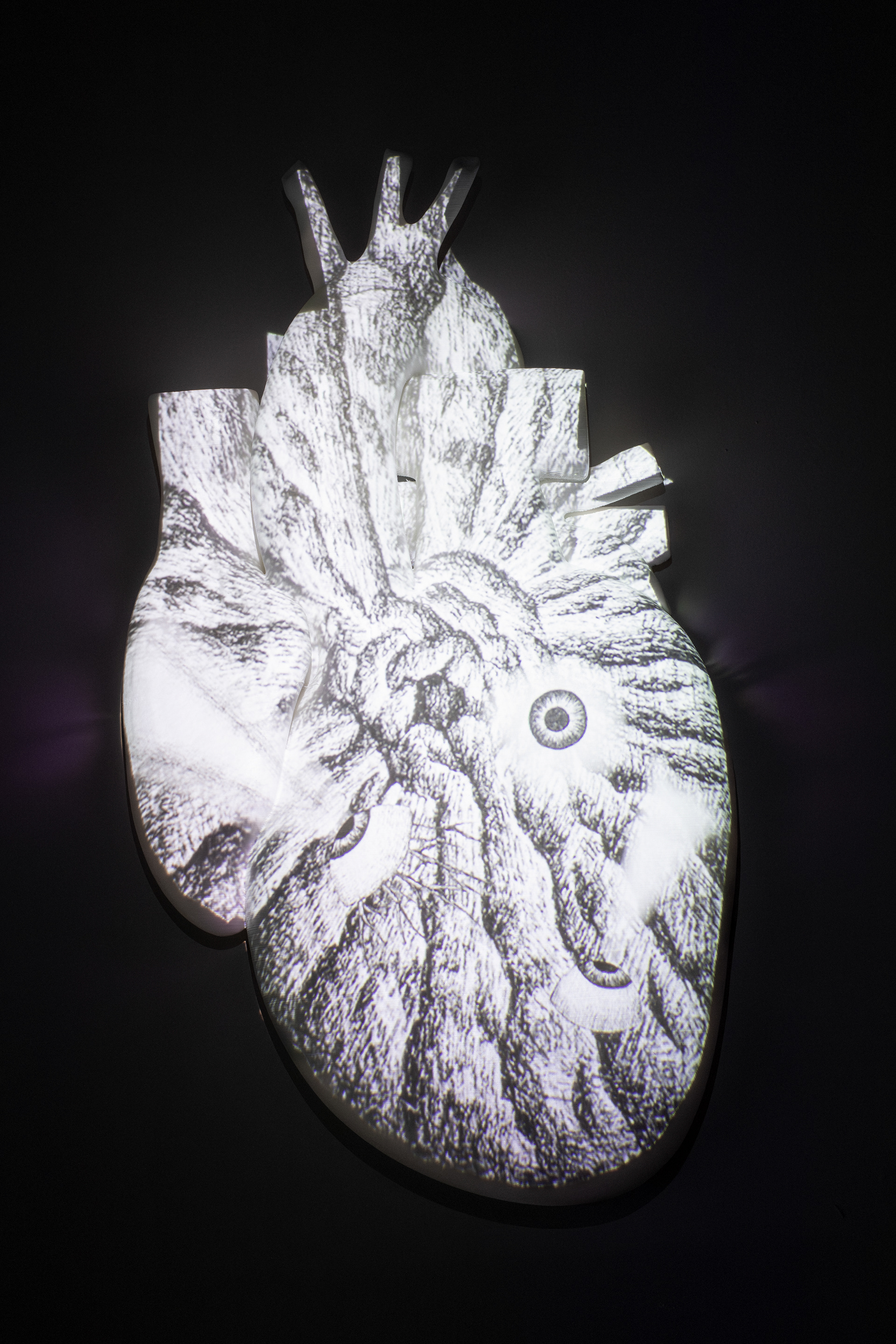 마음정찰대, 2025, 비디오설치, 단채널비디오,흑백무음, 3d 프린트, 가변크기, 반복재생