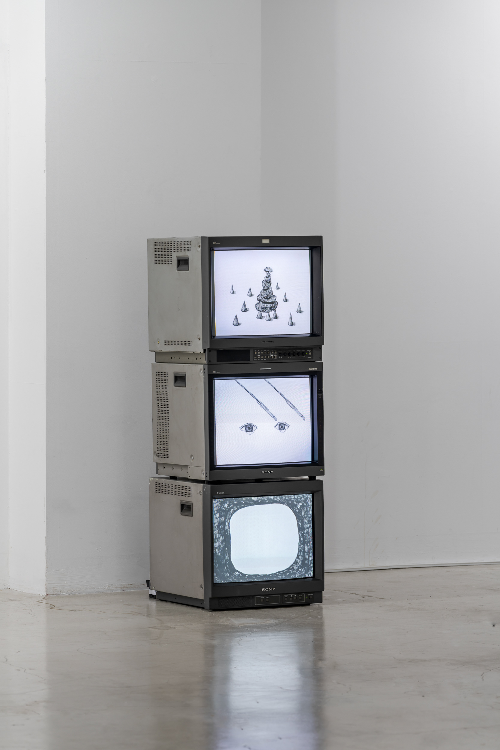 <소문과 빌런의 밤> 전시전경, 우민아트센터