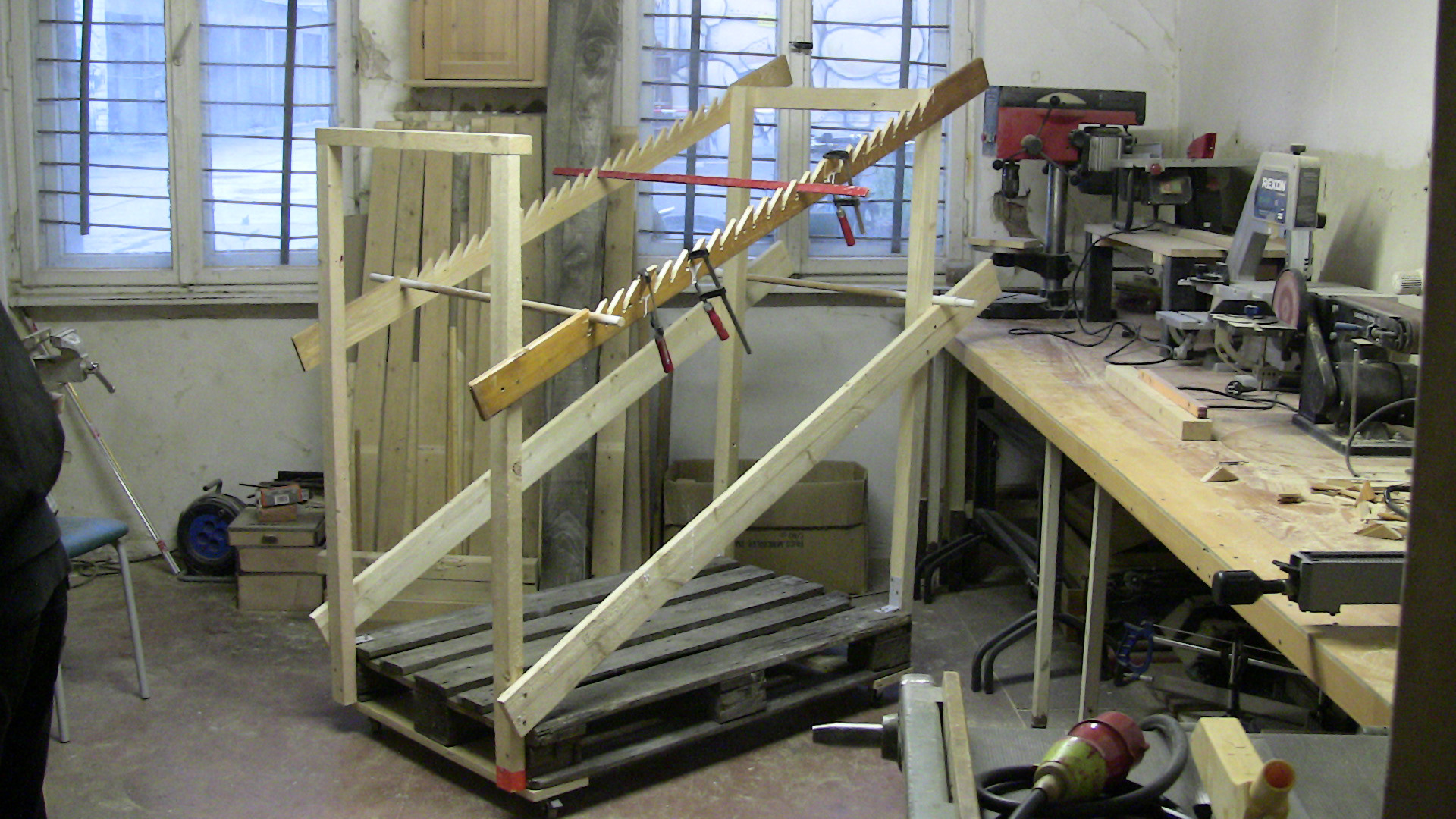 Photographic documentation of the weaving loom at an early stage of construction. KunstStoffe Berlin, April 2013.