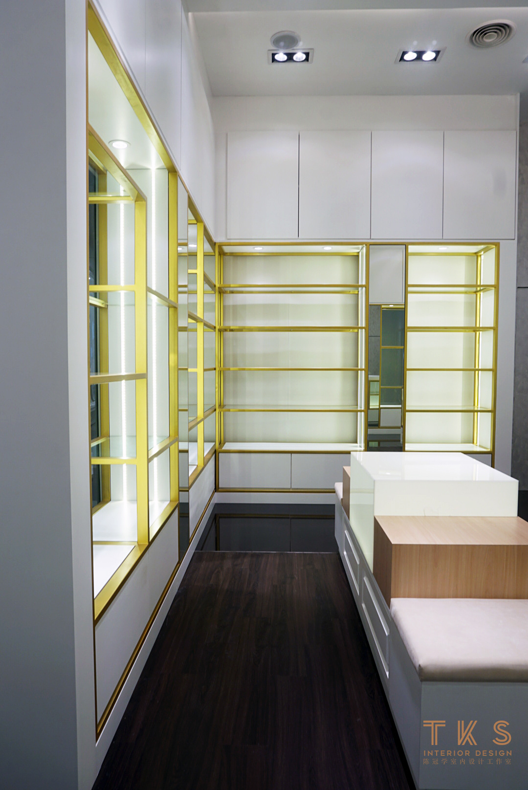 Commercial Design , LA REINA RETAIL SHOP @ JAKEL - MODERN CLASSIC