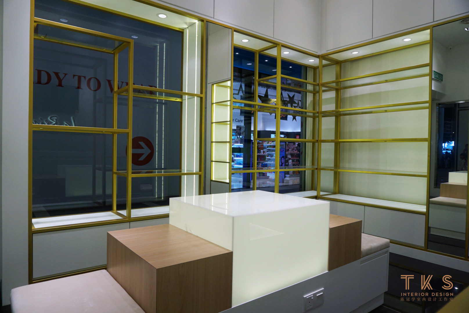 Commercial Design , LA REINA RETAIL SHOP @ JAKEL - MODERN CLASSIC