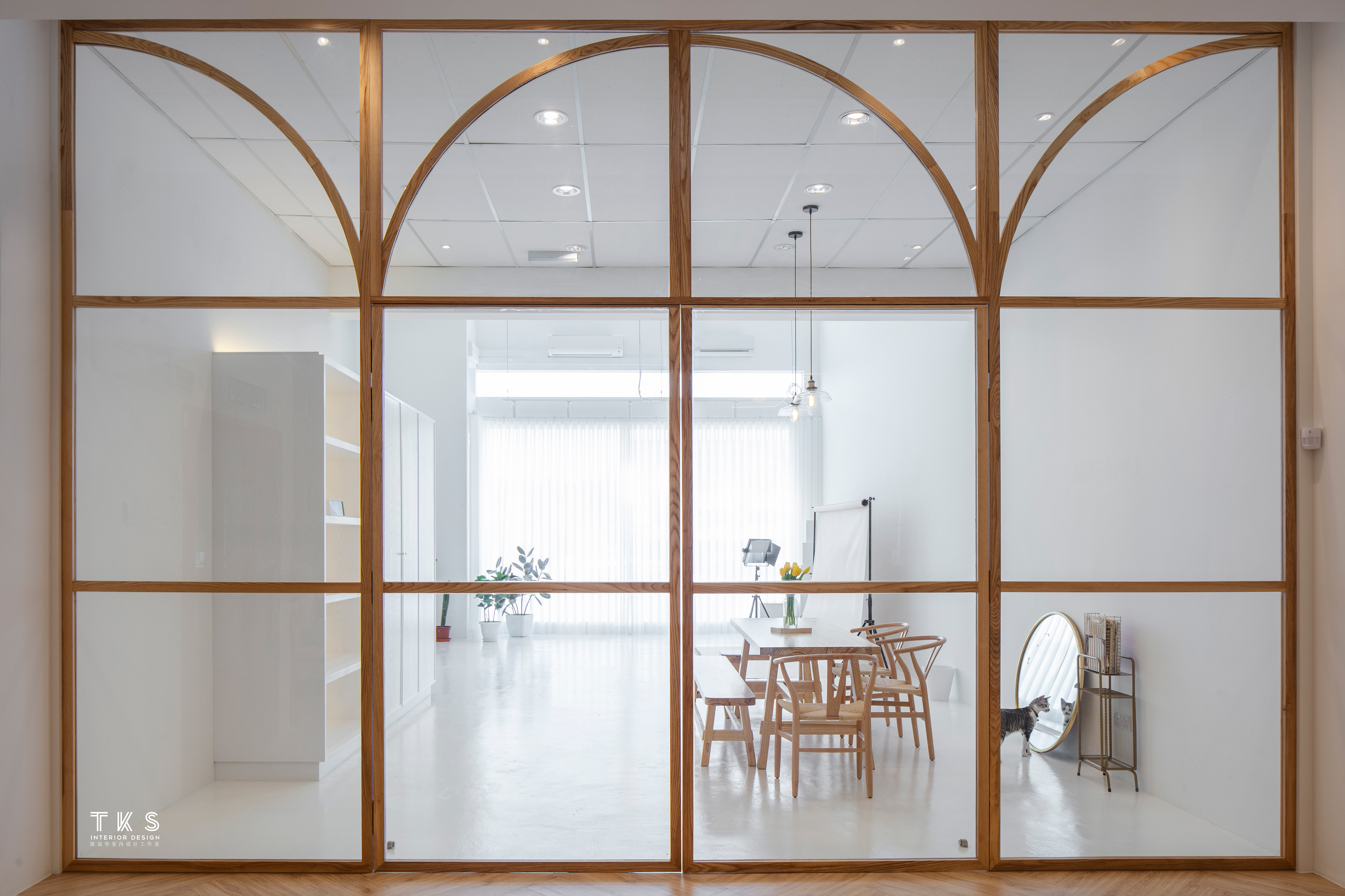 ARCH WOODEN DOOR