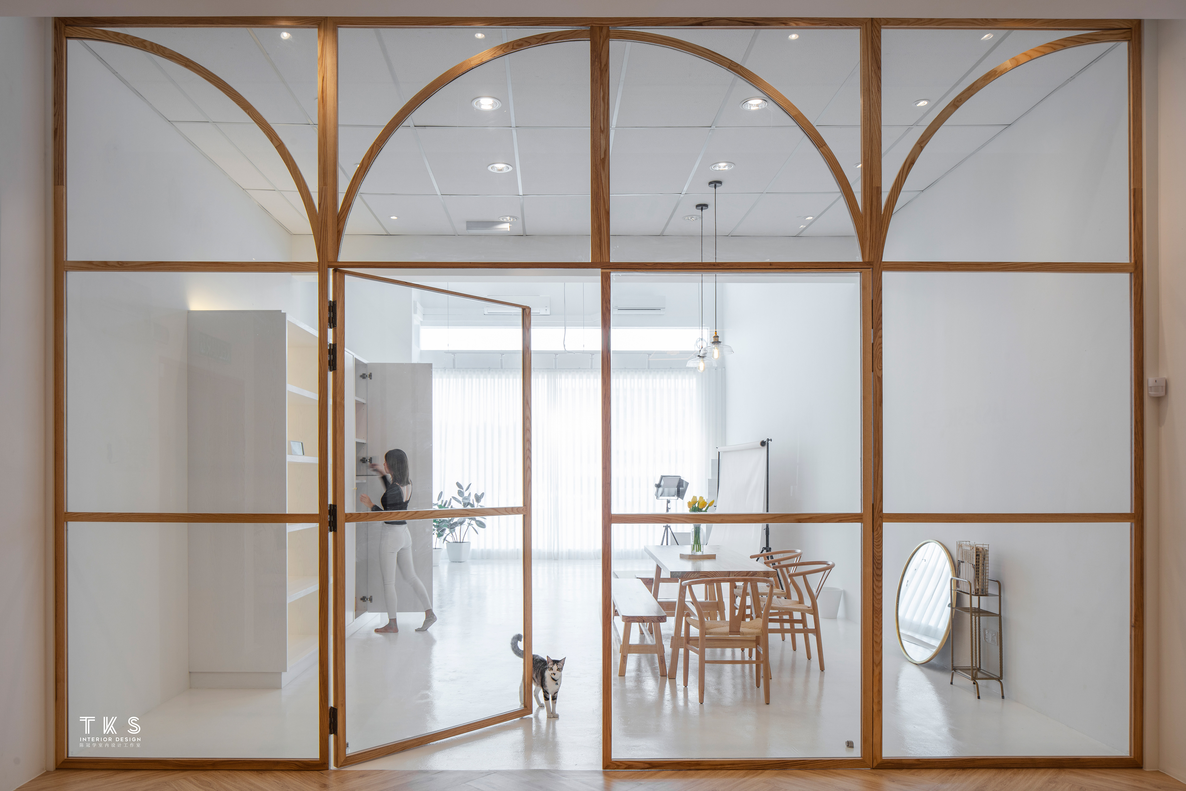 ARCH DOOR MINIMALIST DESIGN