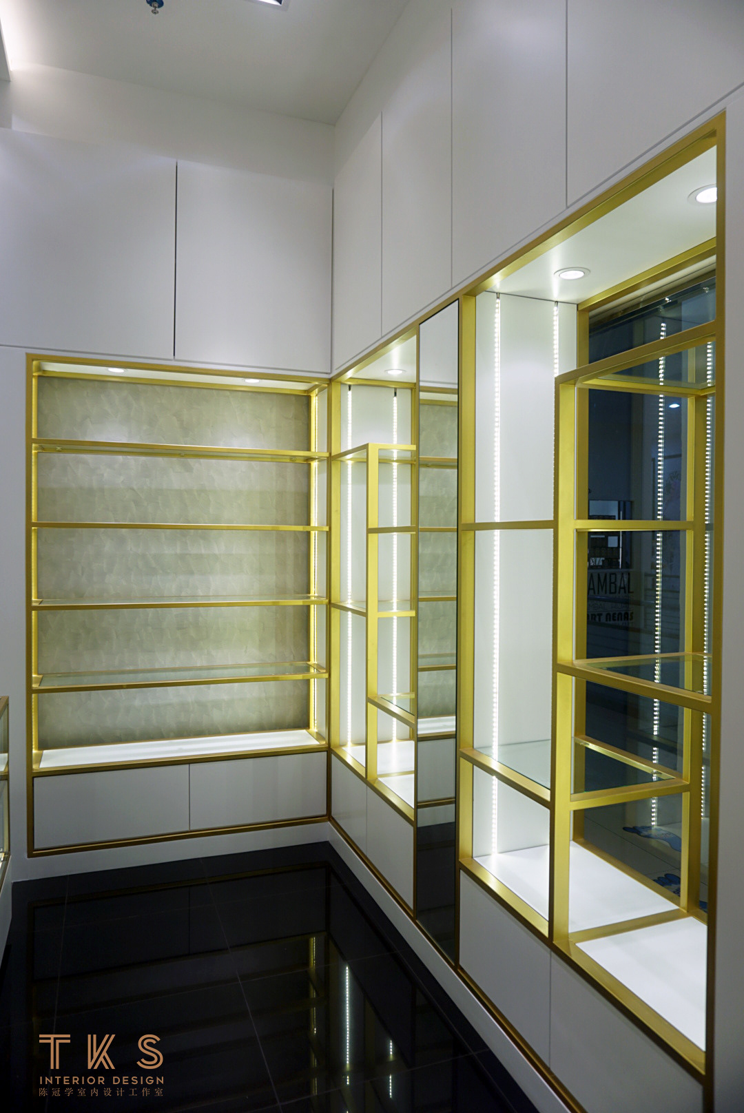 Commercial Design , LA REINA RETAIL SHOP @ JAKEL - MODERN CLASSIC