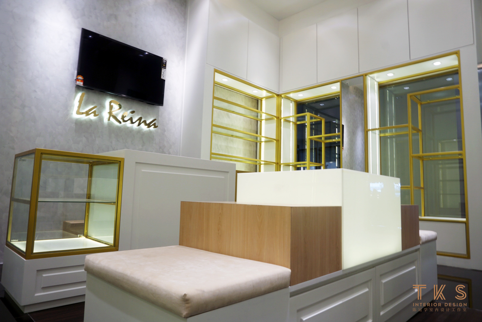 Commercial Design , LA REINA RETAIL SHOP @ JAKEL - MODERN CLASSIC