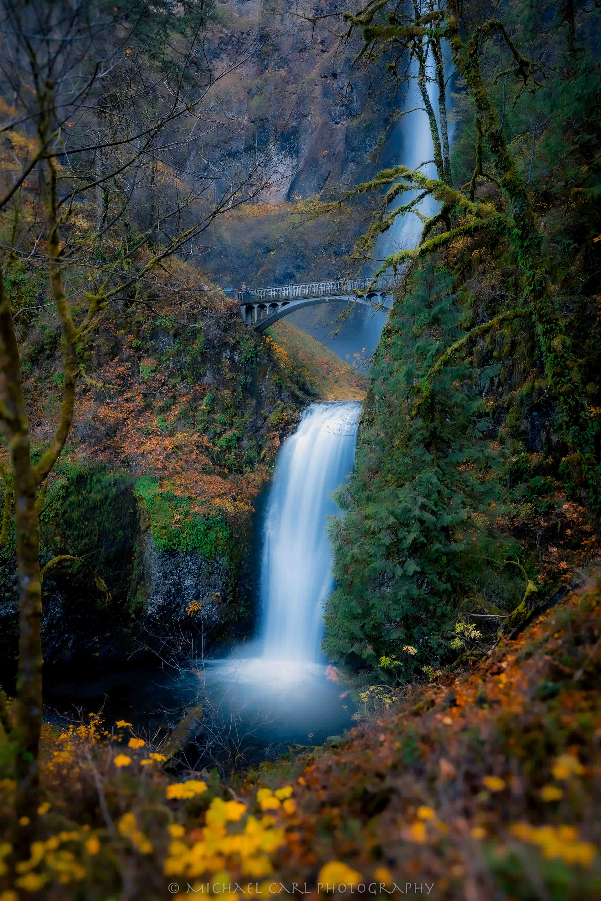 Oregon photography trip to the Columbia River Gorge for fall color at Multnomah Falls