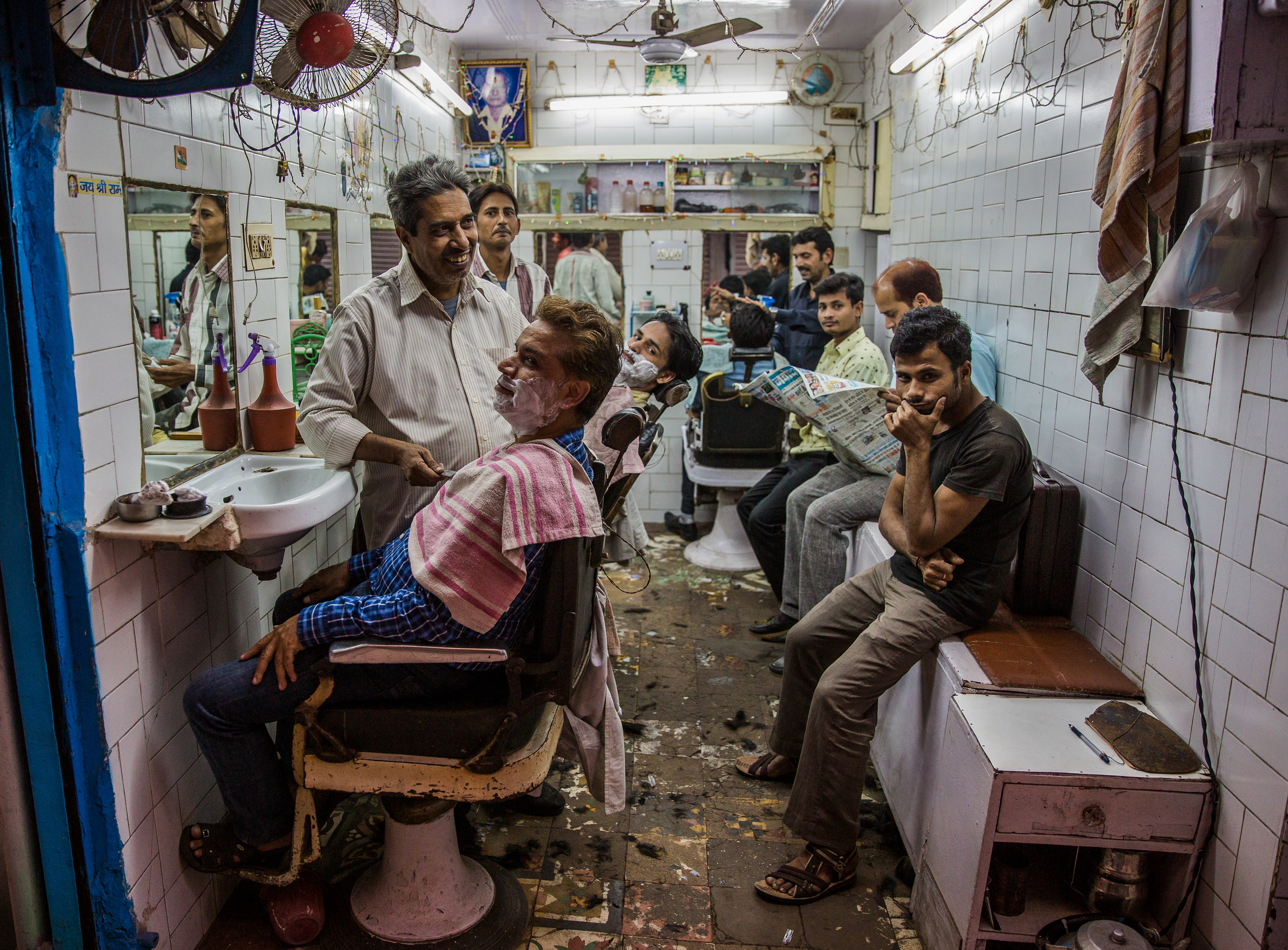Barbershop on the streets of Dehli