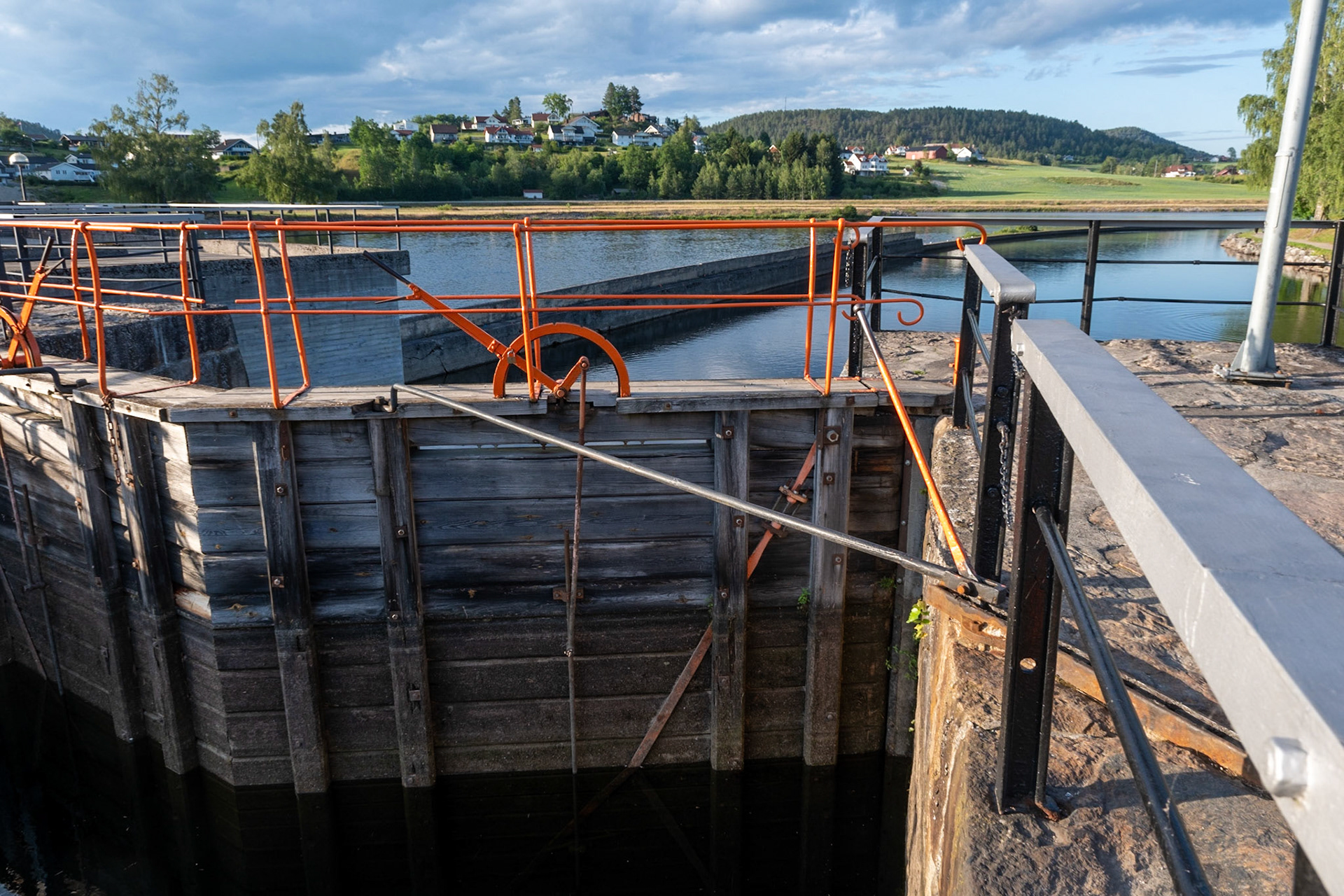 En Lørdags  ettermiddag med sang på låven til Ellen og Gunnar Ajer og deretter en tur til slusene i Lunde. Sammen med Bruno