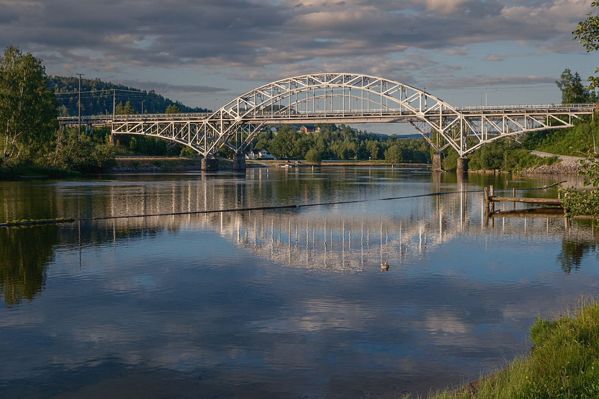 En Lørdags  ettermiddag med sang på låven til Ellen og Gunnar Ajer og deretter en tur til slusene i Lunde. Sammen med Bruno