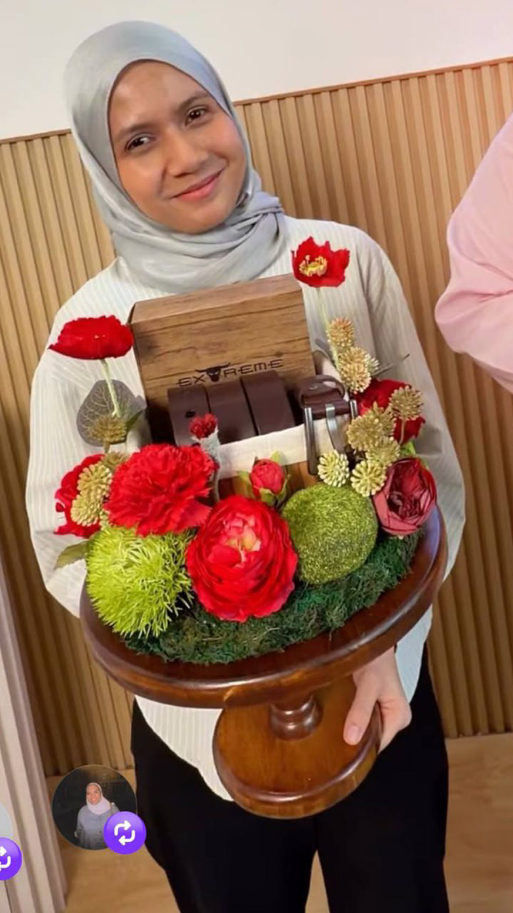 Cik Farah (Designer)