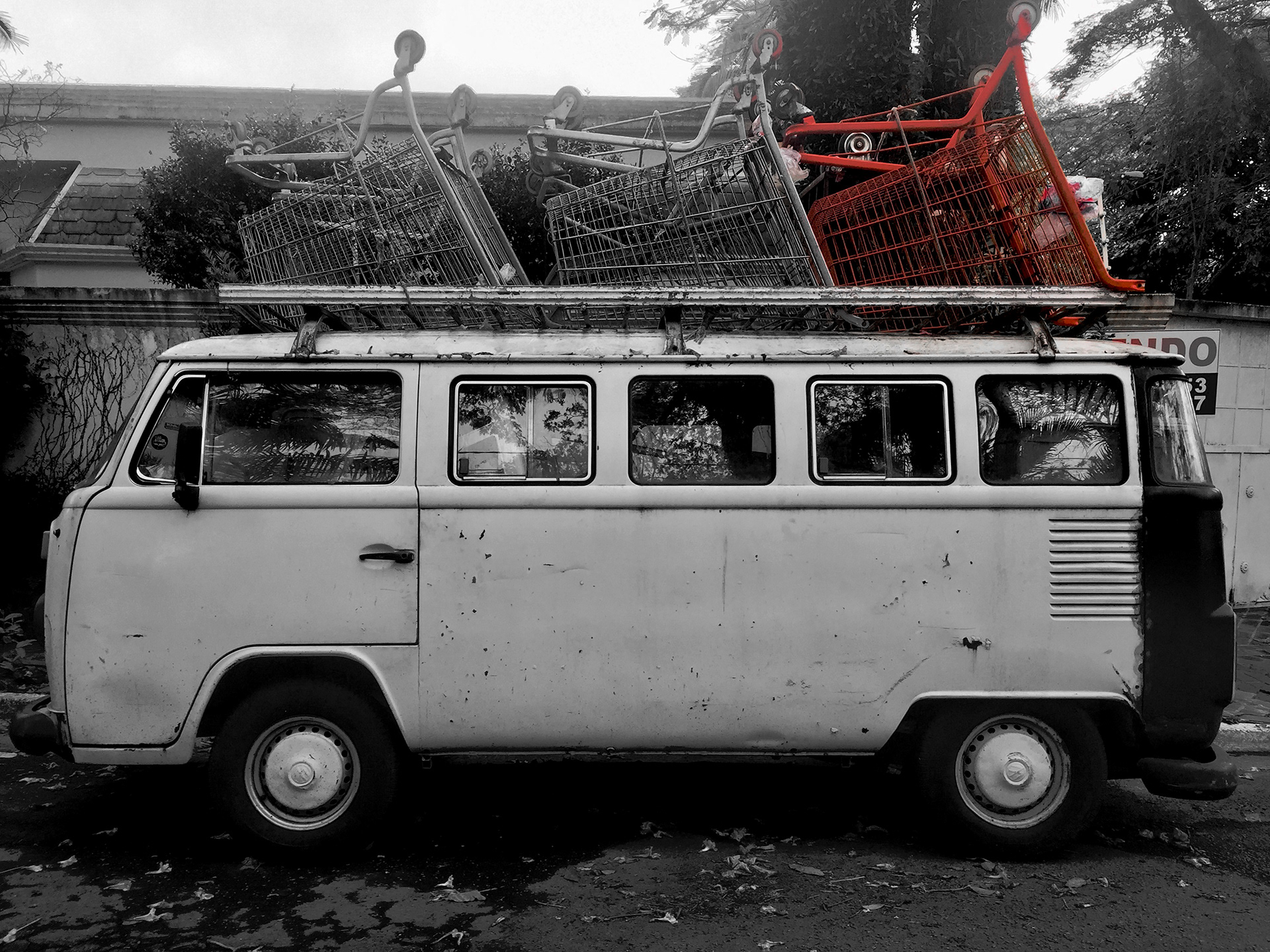 Kombi with shopping carts — function pushed beyond itself.