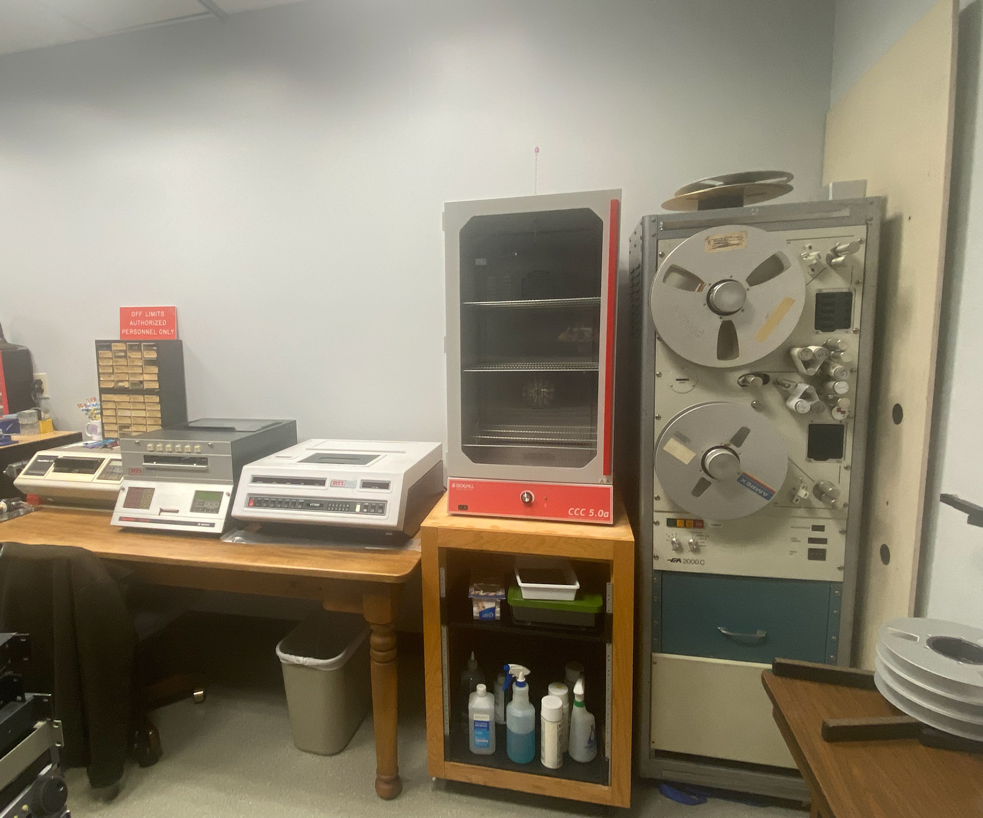 Back room cleaning and incubatiion station