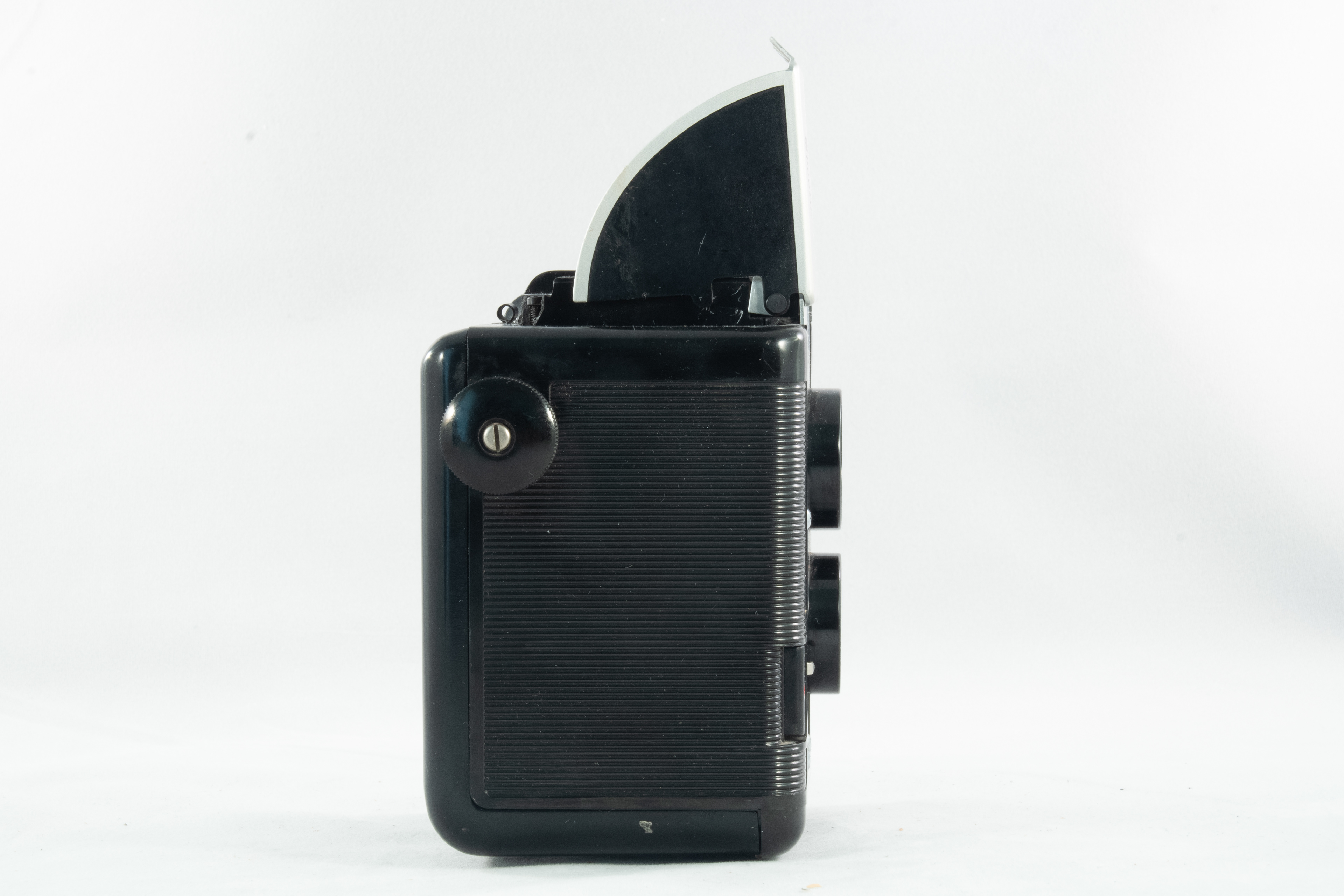 Missing a piece of the top miolding on this side.