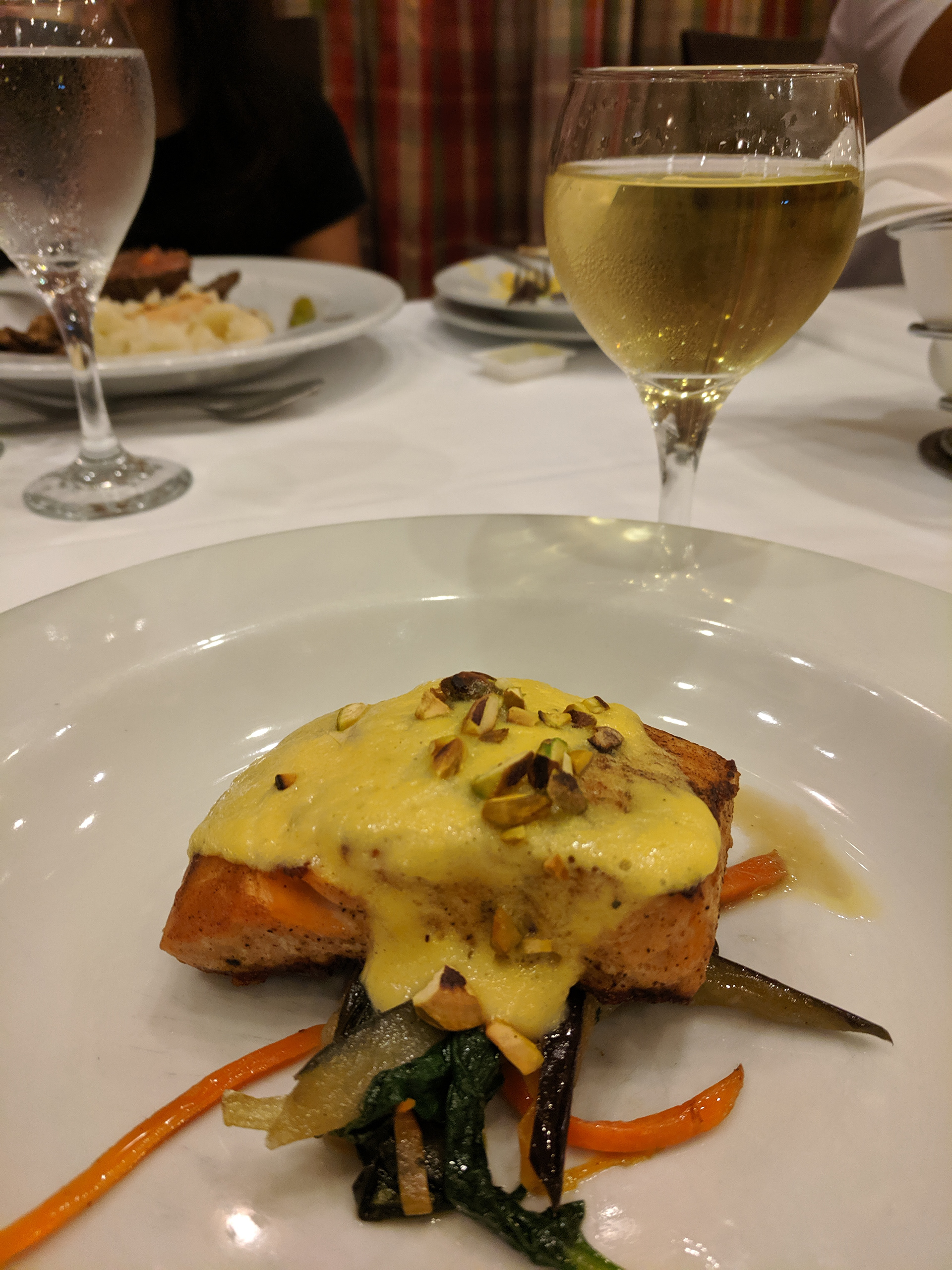 Salmon in pistachio sauce.