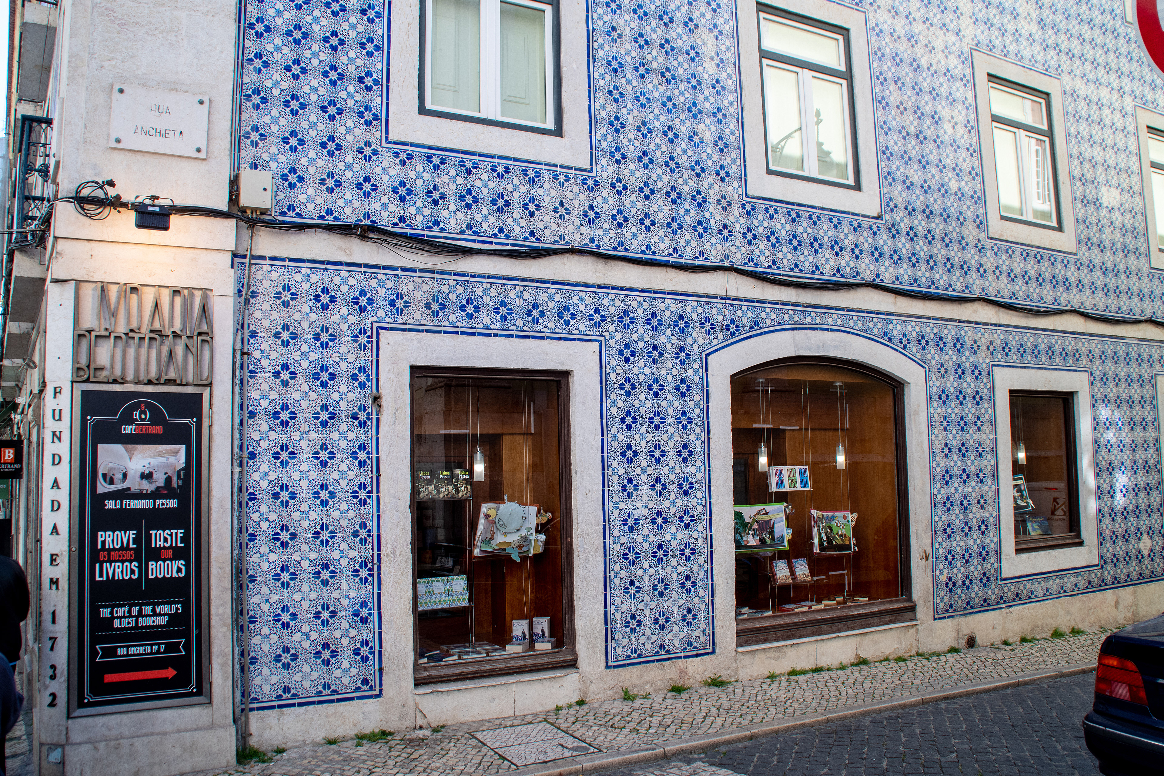Livraria Bertrand - The World's Oldest Operating Bookstore!