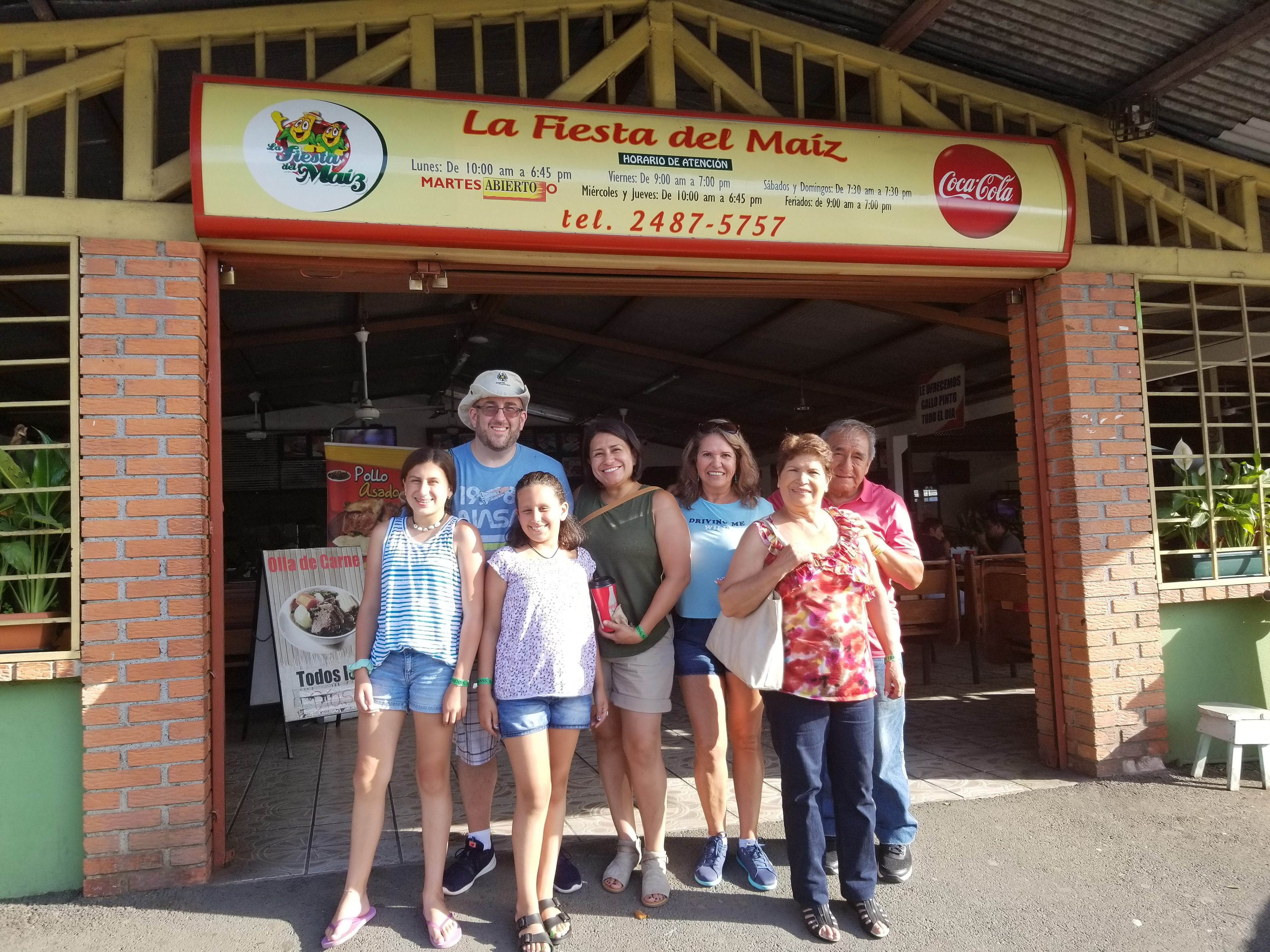 La Familia con Tia Ana